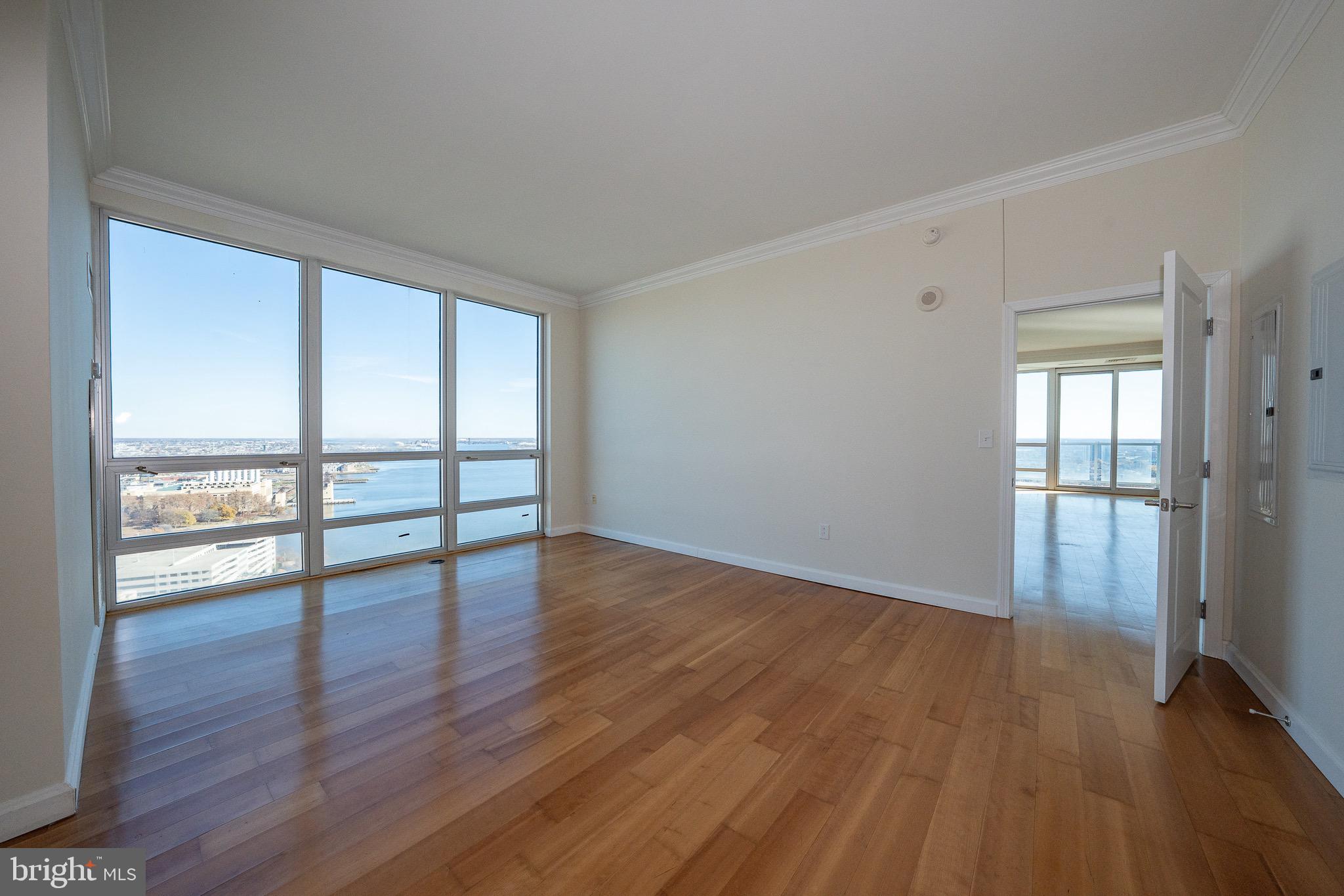 WATERFRONT SQUARE - Residential