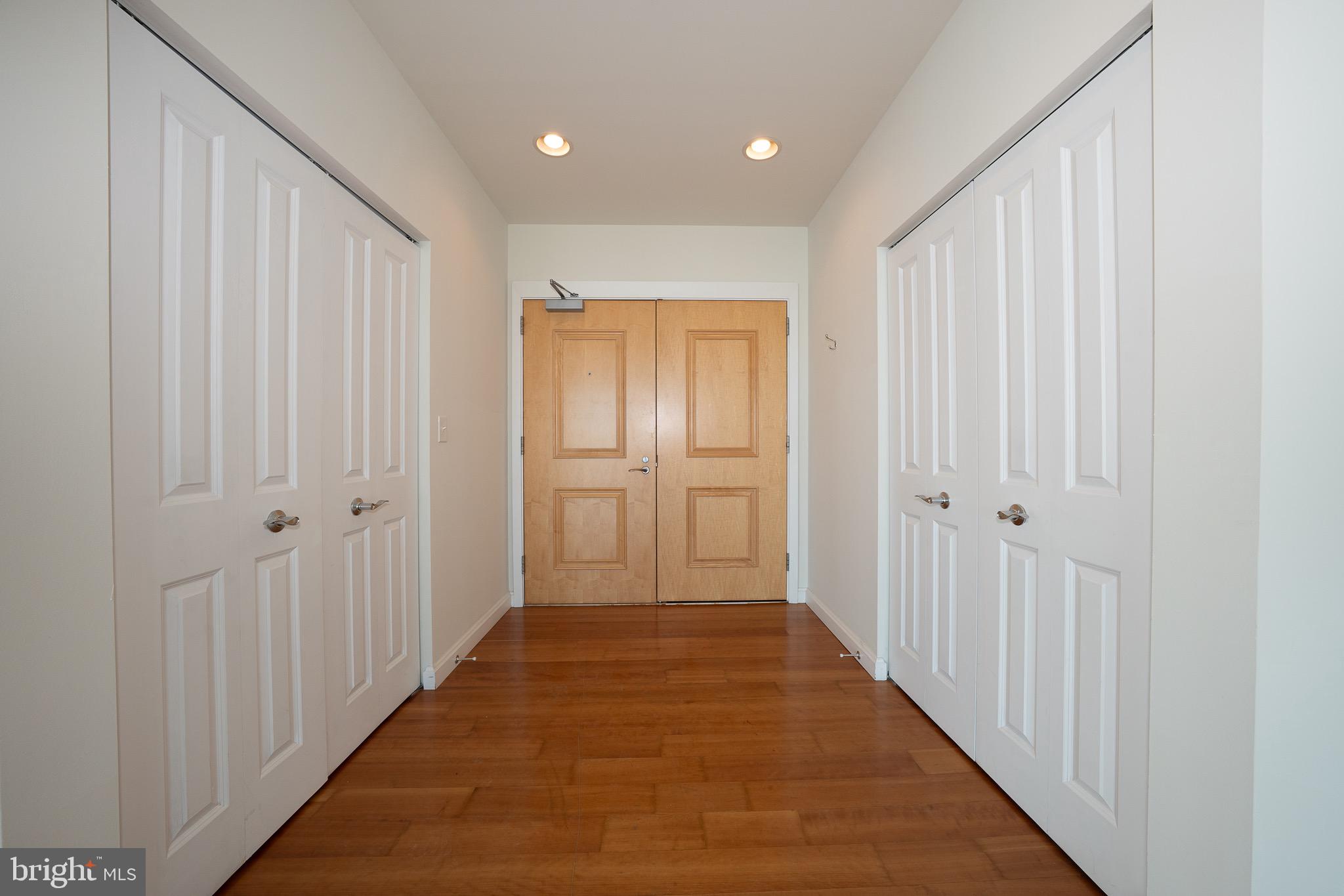 WATERFRONT SQUARE - Residential