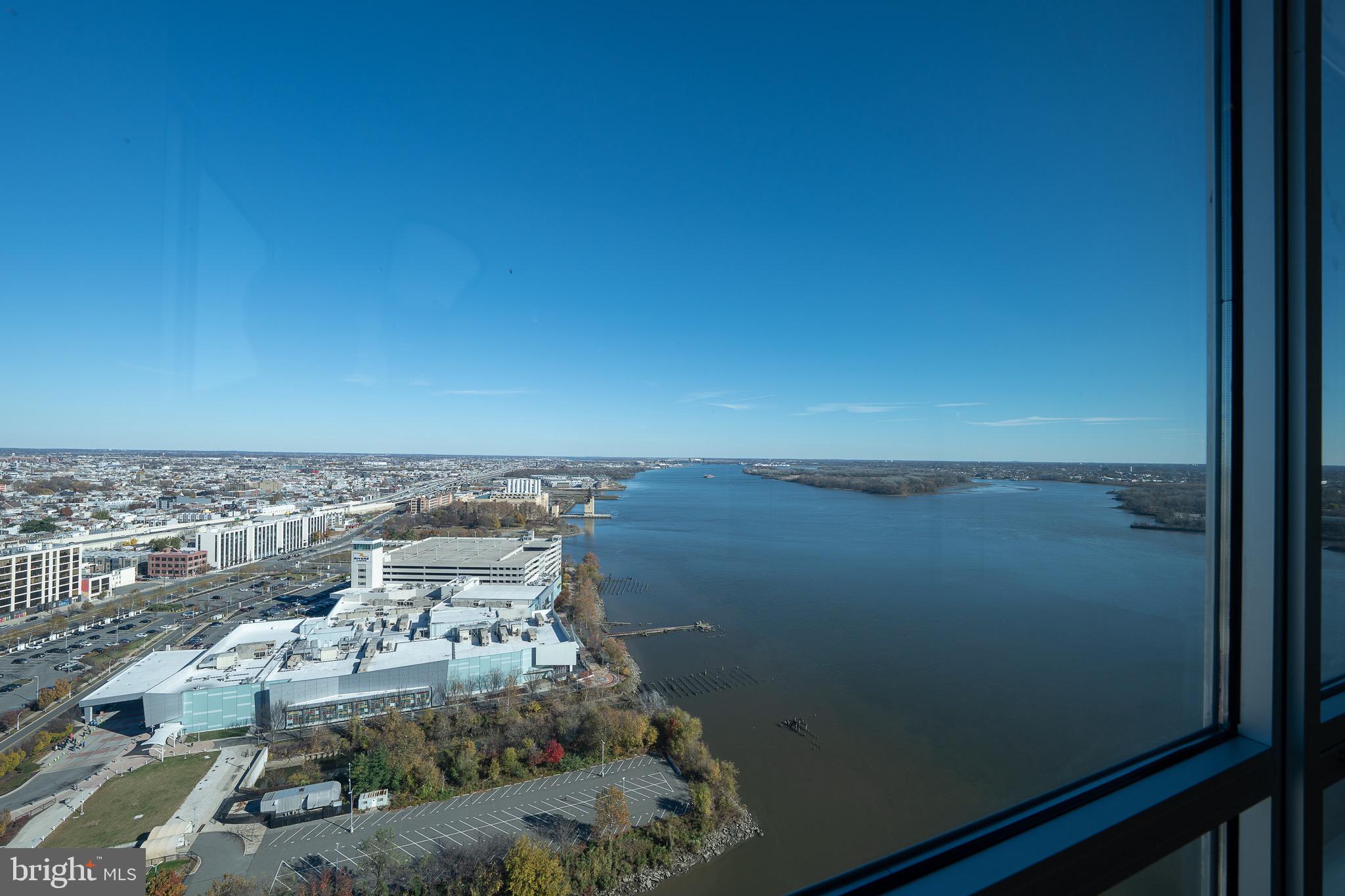 WATERFRONT SQUARE - Residential