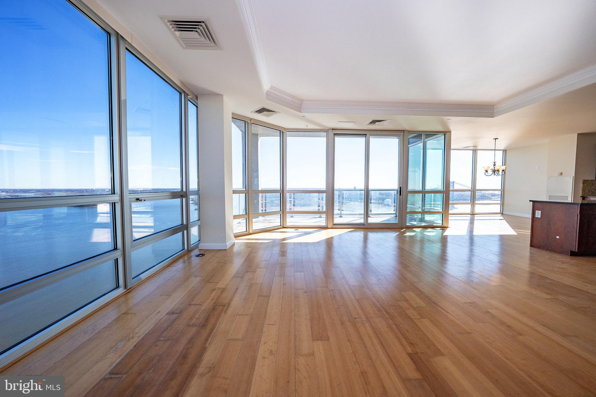 WATERFRONT SQUARE - Residential