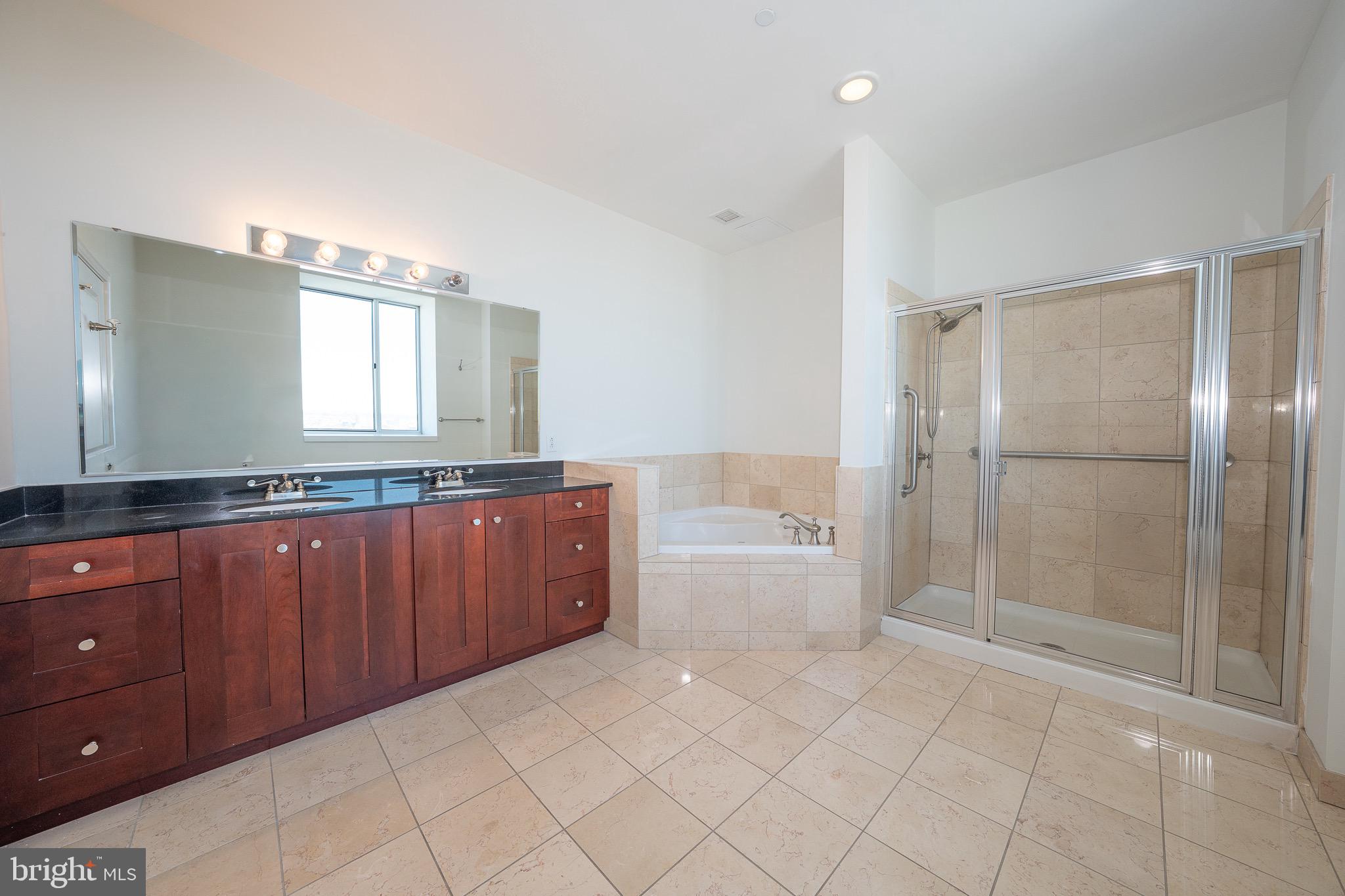 WATERFRONT SQUARE - Residential