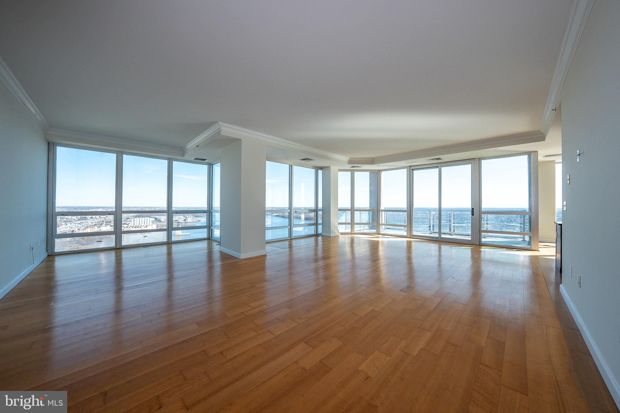 WATERFRONT SQUARE - Residential