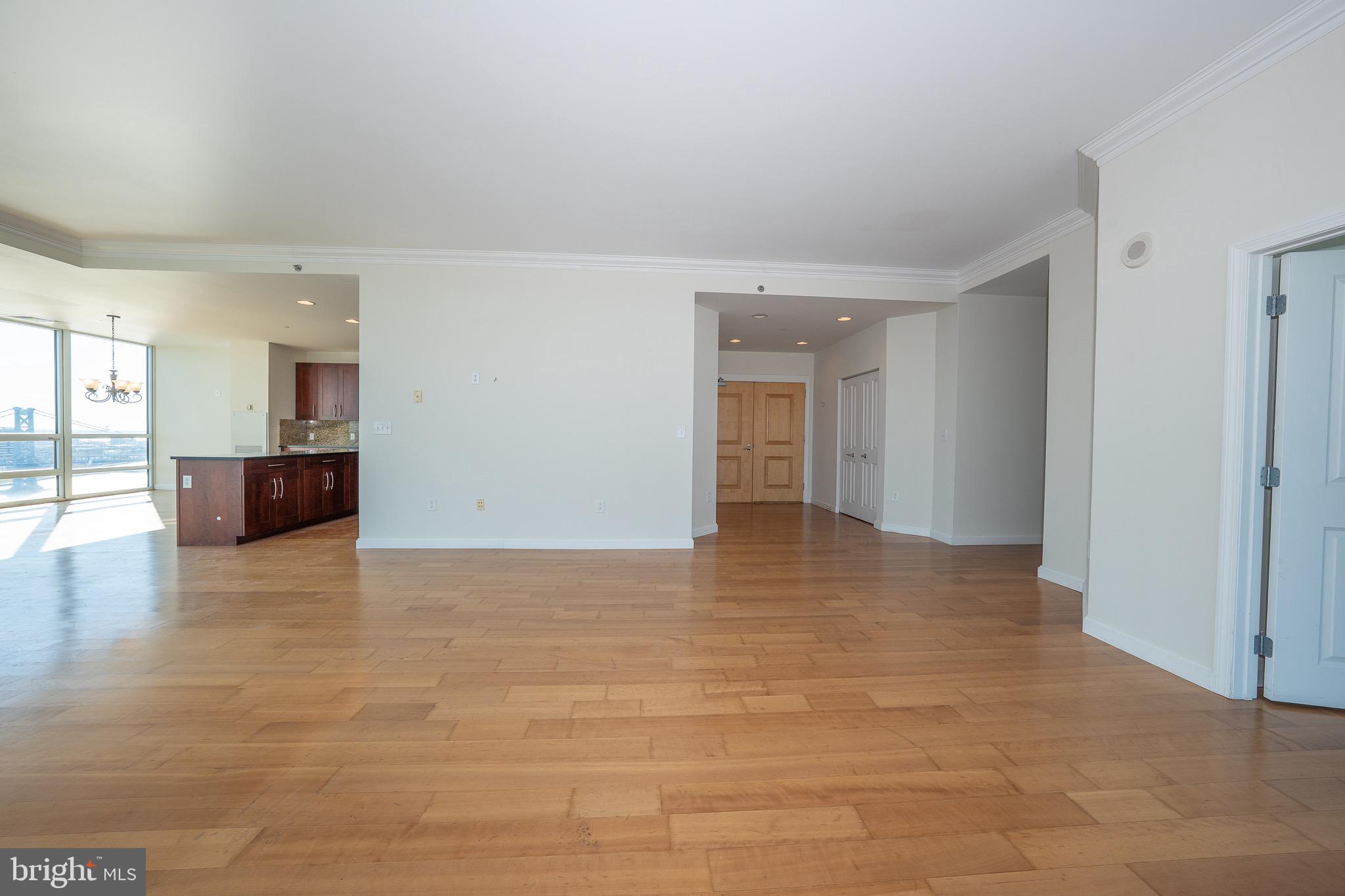 WATERFRONT SQUARE - Residential