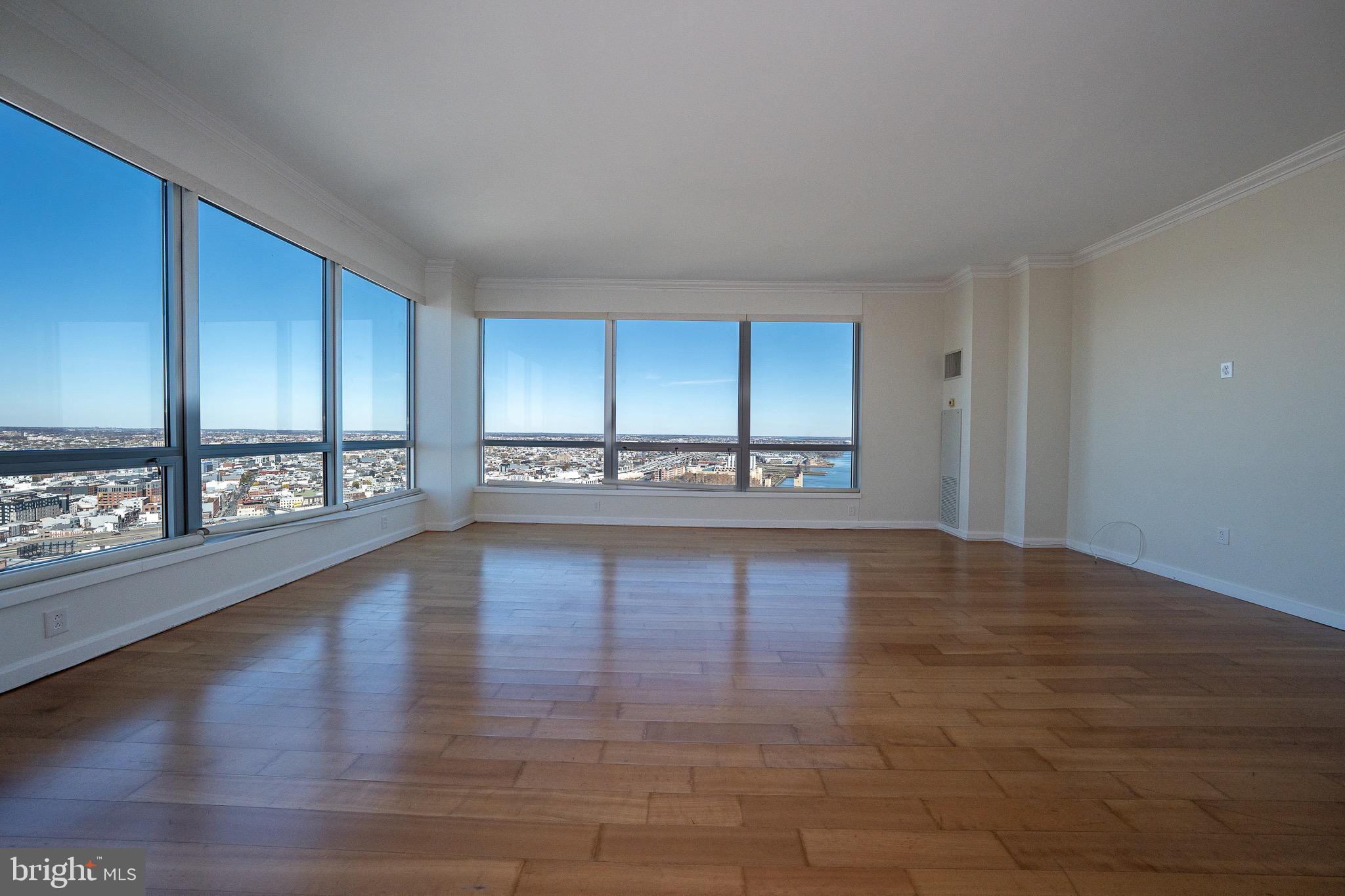 WATERFRONT SQUARE - Residential