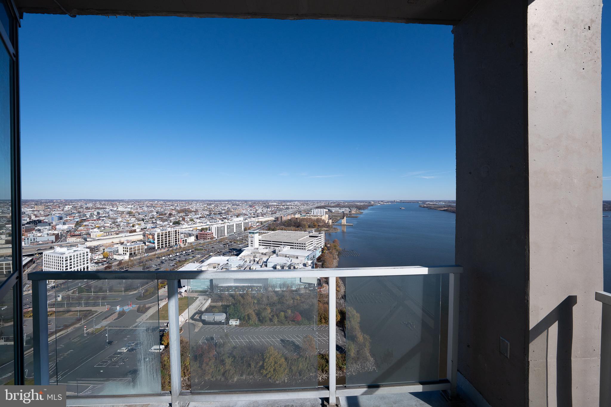 WATERFRONT SQUARE - Residential