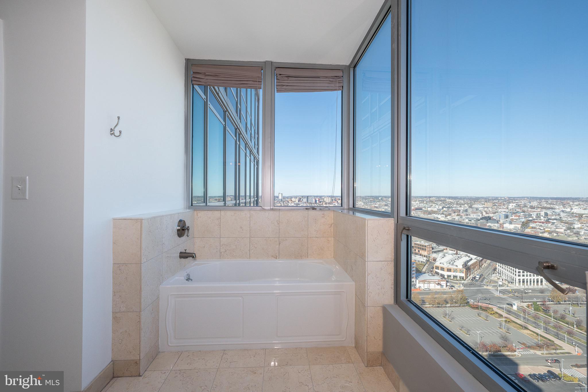 WATERFRONT SQUARE - Residential