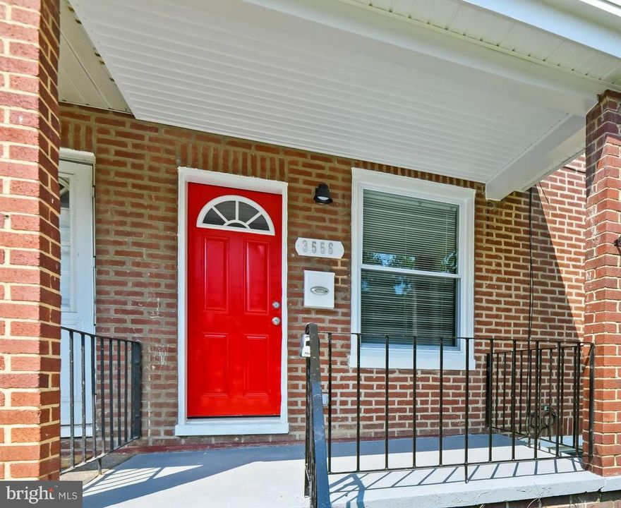 Come check out this spacious 2BD, 1.5BR townhome in Baltimore City. This home features gorgeous laminated-wood floors throughout with a newly renovated kitchen and brand-new stainless-steel
appliances along with brand new washer/dryer. The basement is unfinished but perfect for extra storage space. Like what you see? Give us a call and complete an application.