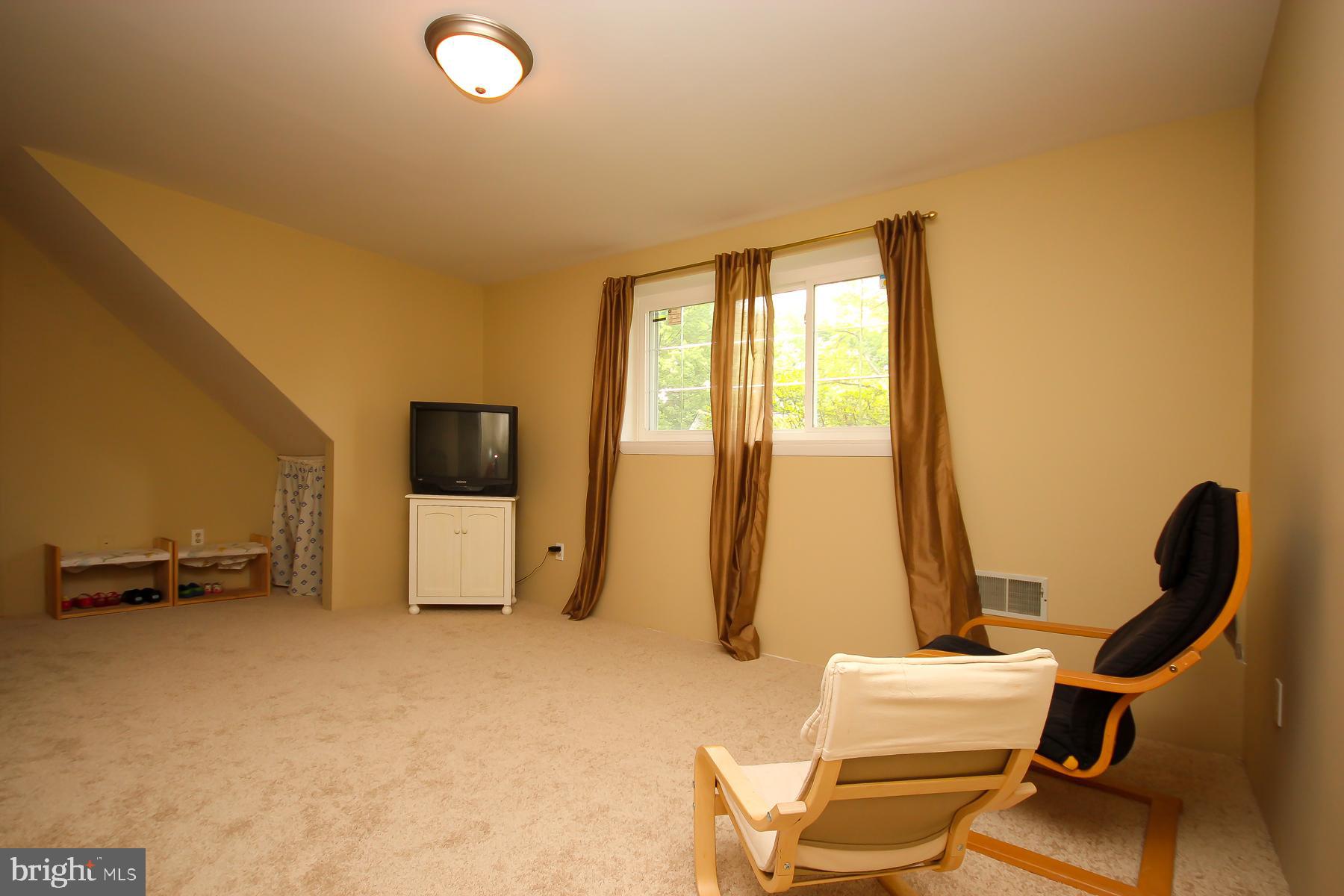 WOODFORD OAKS - Residential Lease