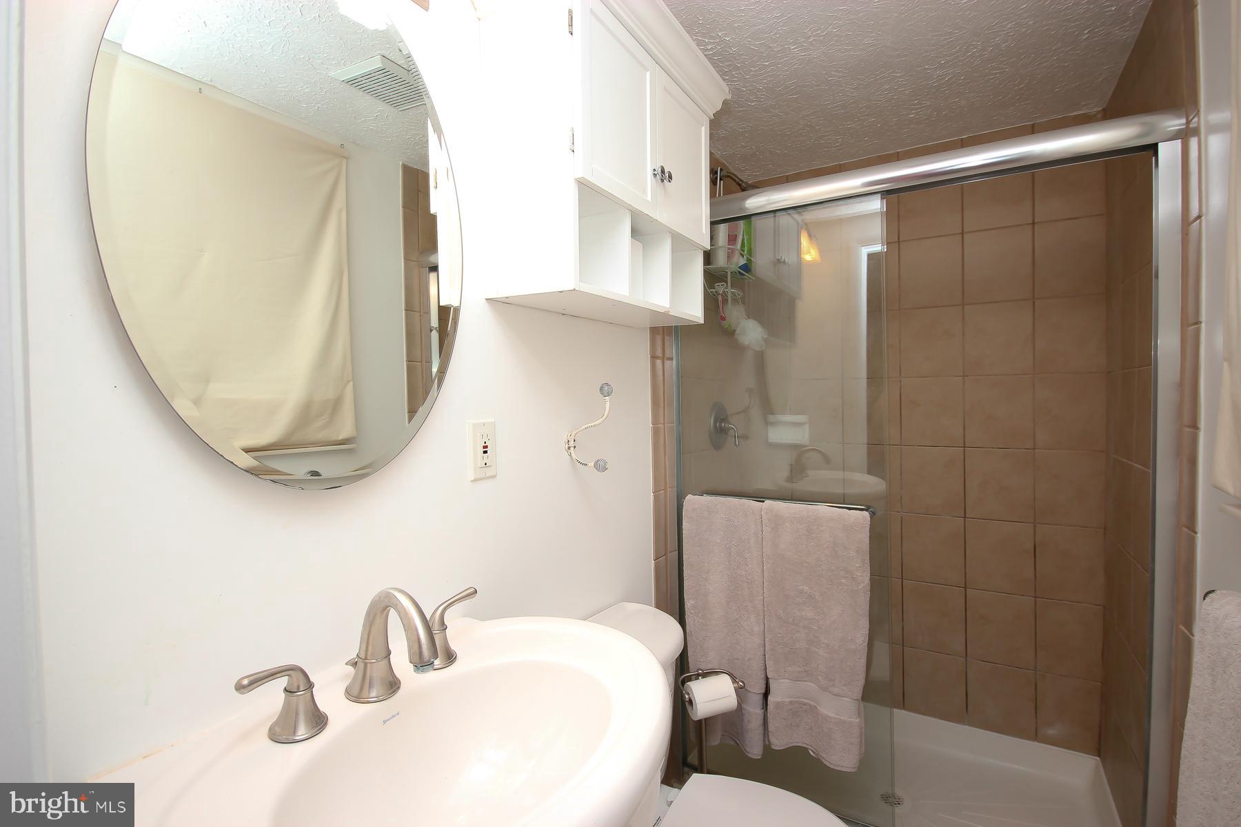 WOODFORD OAKS - Residential Lease