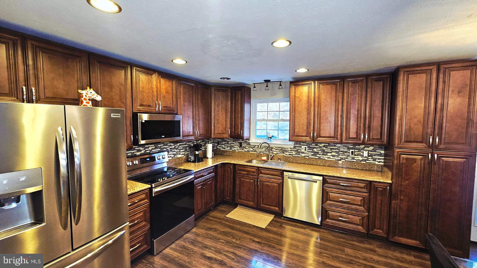 SHEN SHORES - Residential