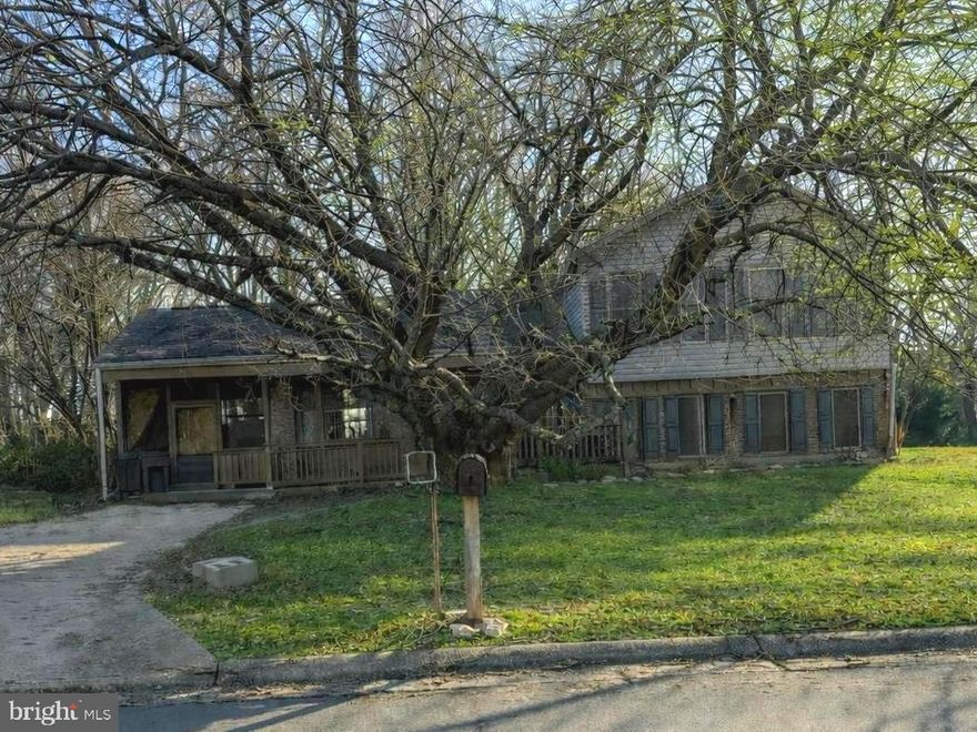 Investor Special – Estate Sale Opportunity in Silver Spring
Detached split-level home located on an 11,000+ sq ft lot in the established Stonecrest North community. Property requires full renovation and is being sold strictly AS-IS. Ideal for investors, contractors, or buyers seeking a renovation or redevelopment opportunity.

Home offers approximately 2,200+ sq ft, 4 bedrooms, 2 full baths, lower level, driveway parking,
and strong after-repair value potential. Convenient location near major commuter routes, shopping, and
public transportation.

Property condition may limit traditional financing. Cash, renovation, or private financing strongly preferred.

Excellent opportunity for value-add investment in Montgomery County.