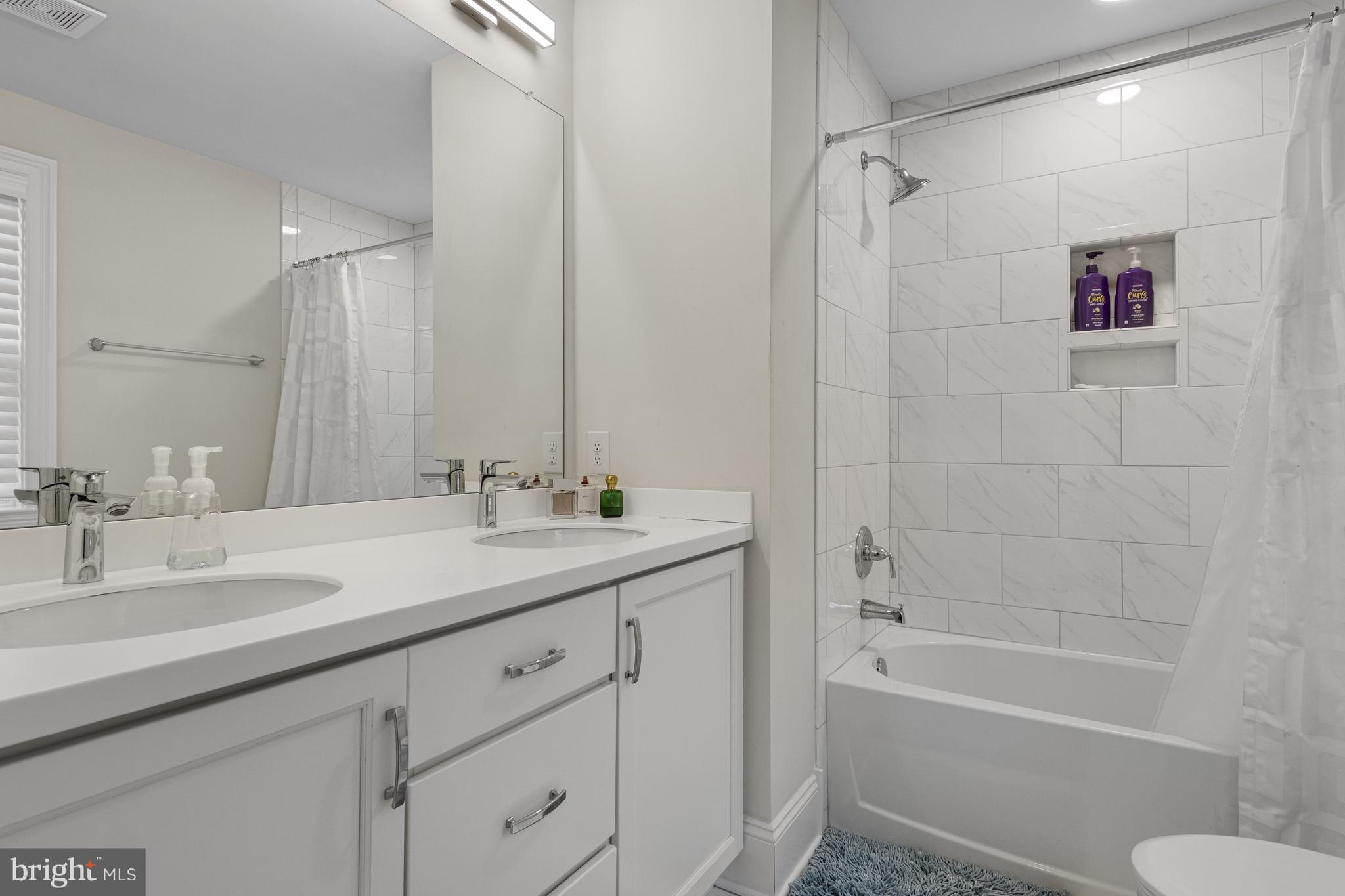 THE VILLAGES AT NORTHRIDGE - Residential