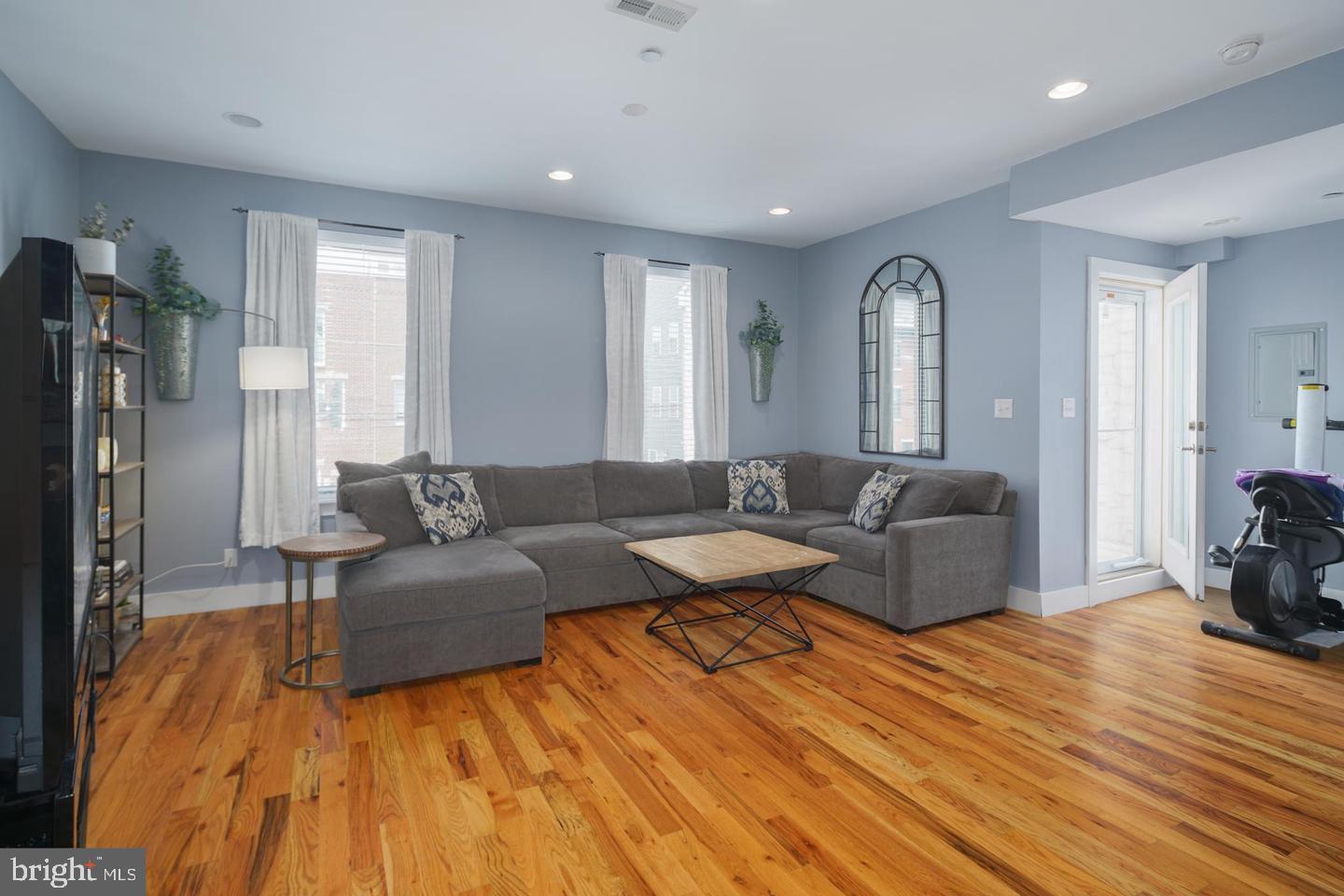 ART MUSEUM AREA - Residential Lease