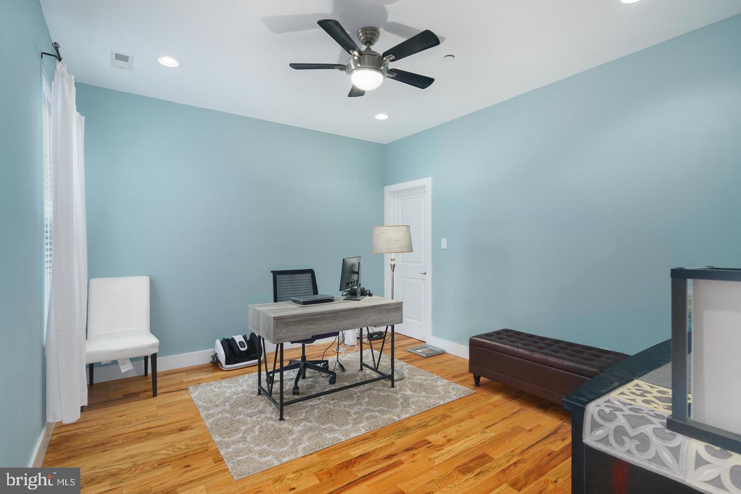 ART MUSEUM AREA - Residential Lease