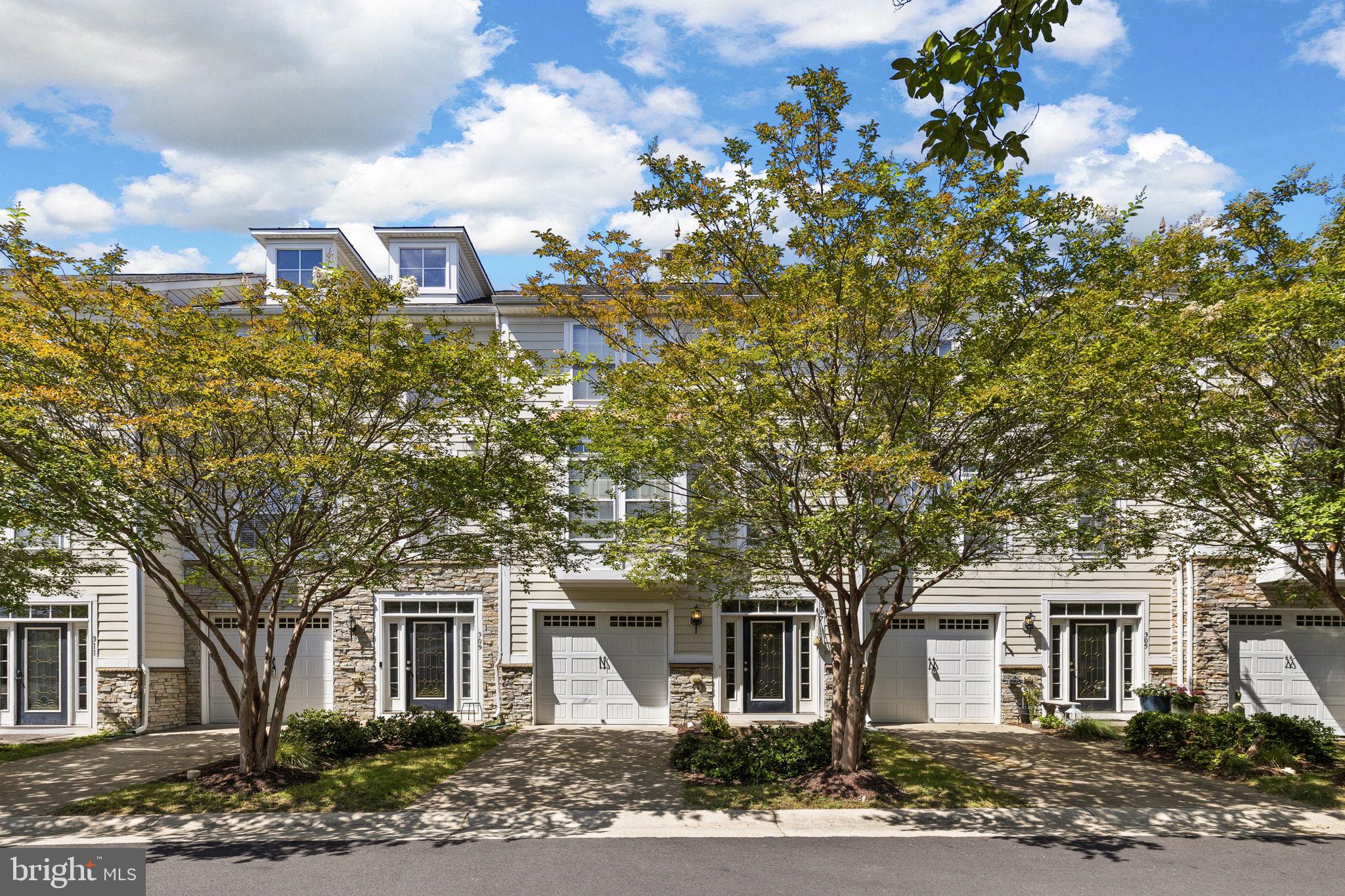 307 MONROE POINT DR