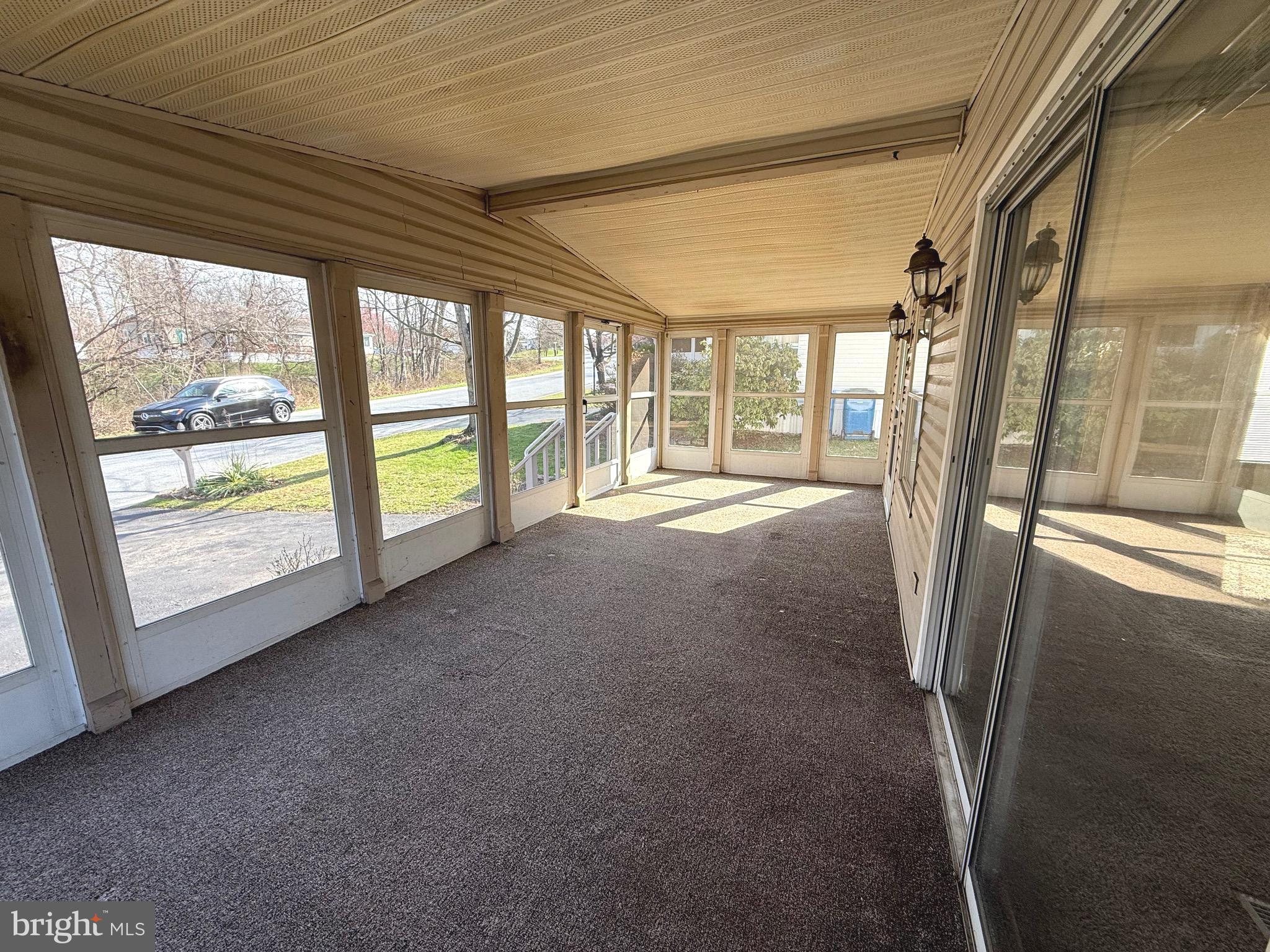 COUNTRY MANOR FARMS - Residential