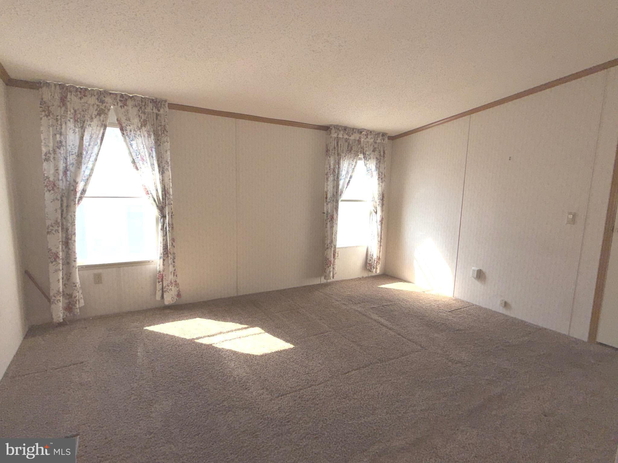 COUNTRY MANOR FARMS - Residential