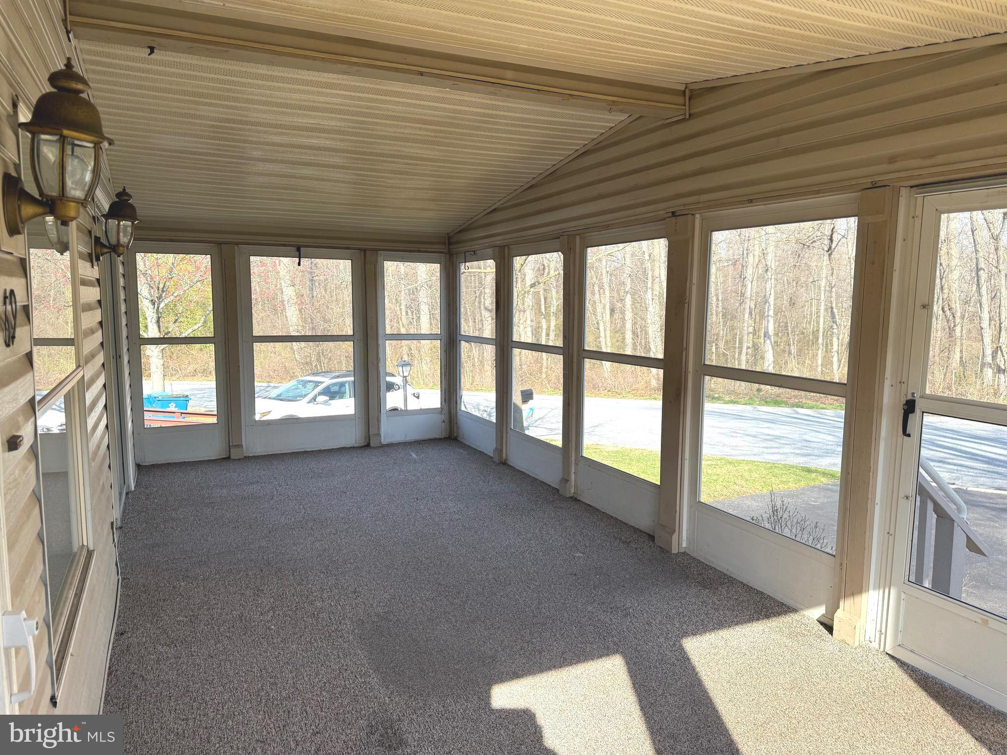 COUNTRY MANOR FARMS - Residential