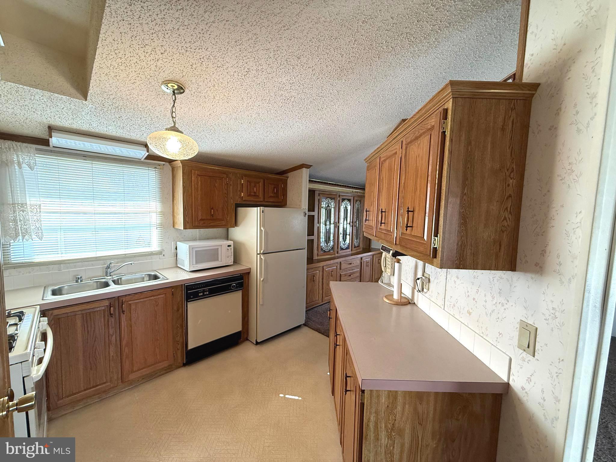 COUNTRY MANOR FARMS - Residential