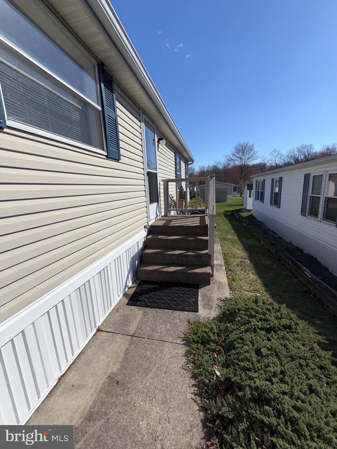 COUNTRY MANOR FARMS - Residential