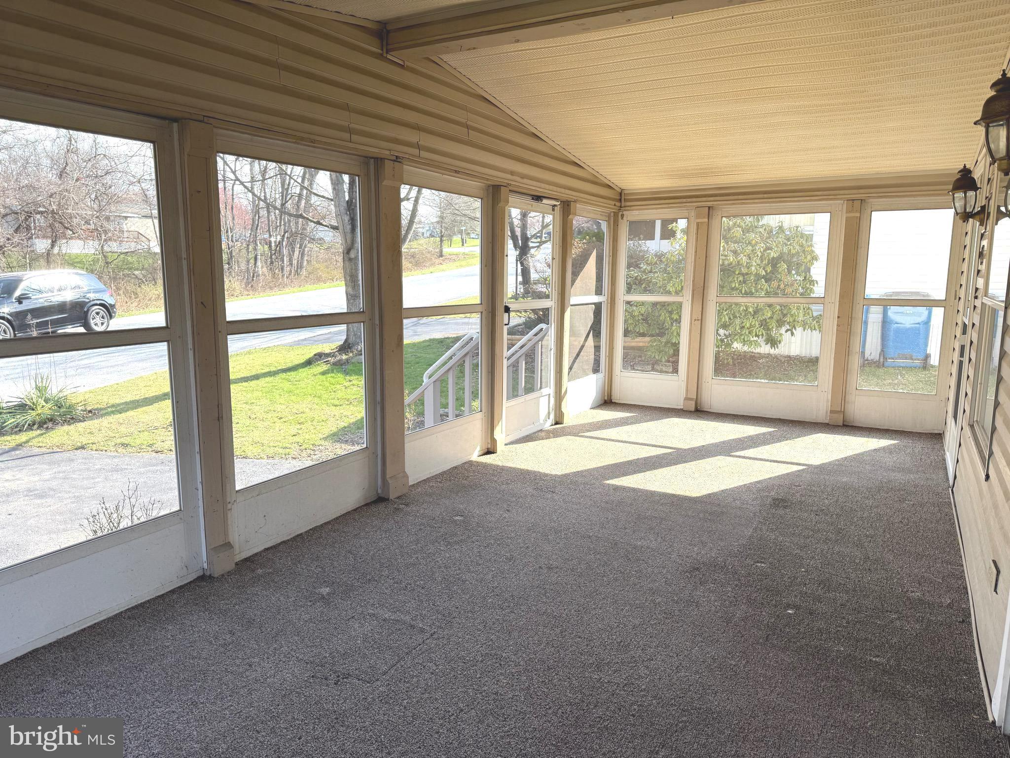 COUNTRY MANOR FARMS - Residential