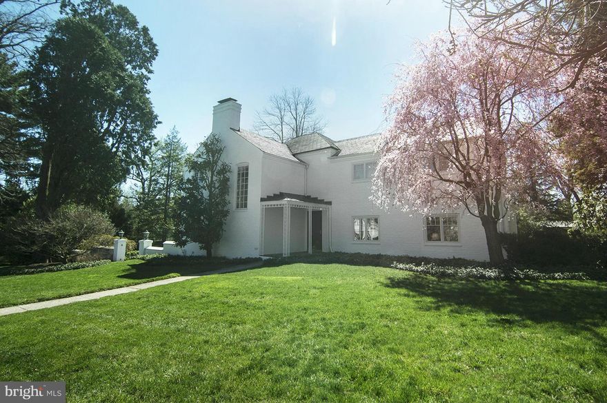 Stunning, architecturally significant masterpiece in The Orchards situated on a beautifully landscaped double lot,105-107 Castlewood Rd.  Exceptional details & amenities; an open floor plan designed for entertaining. Paneled Den w/wet-bar, Gourmet kit w/Italian glass walls, stainless appl & counters. Master suite w/new BA/Clsts. 3 addl. BR/2 BA. Lush grnds w/specimen trees, terrace & ext lighting