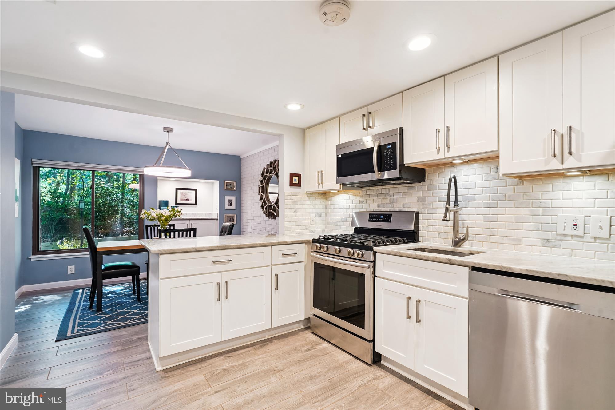 RESTON - Residential