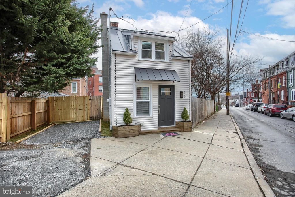 Photo of 109 W STRAWBERRY ST, LANCASTER, PA 17603 (MLS # PALA2030794)