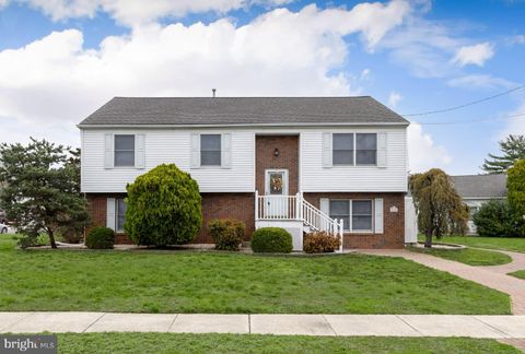 Photo of 765 Willow Drive, GIBBSTOWN, NJ 08027 (MLS # NJGL2071236)