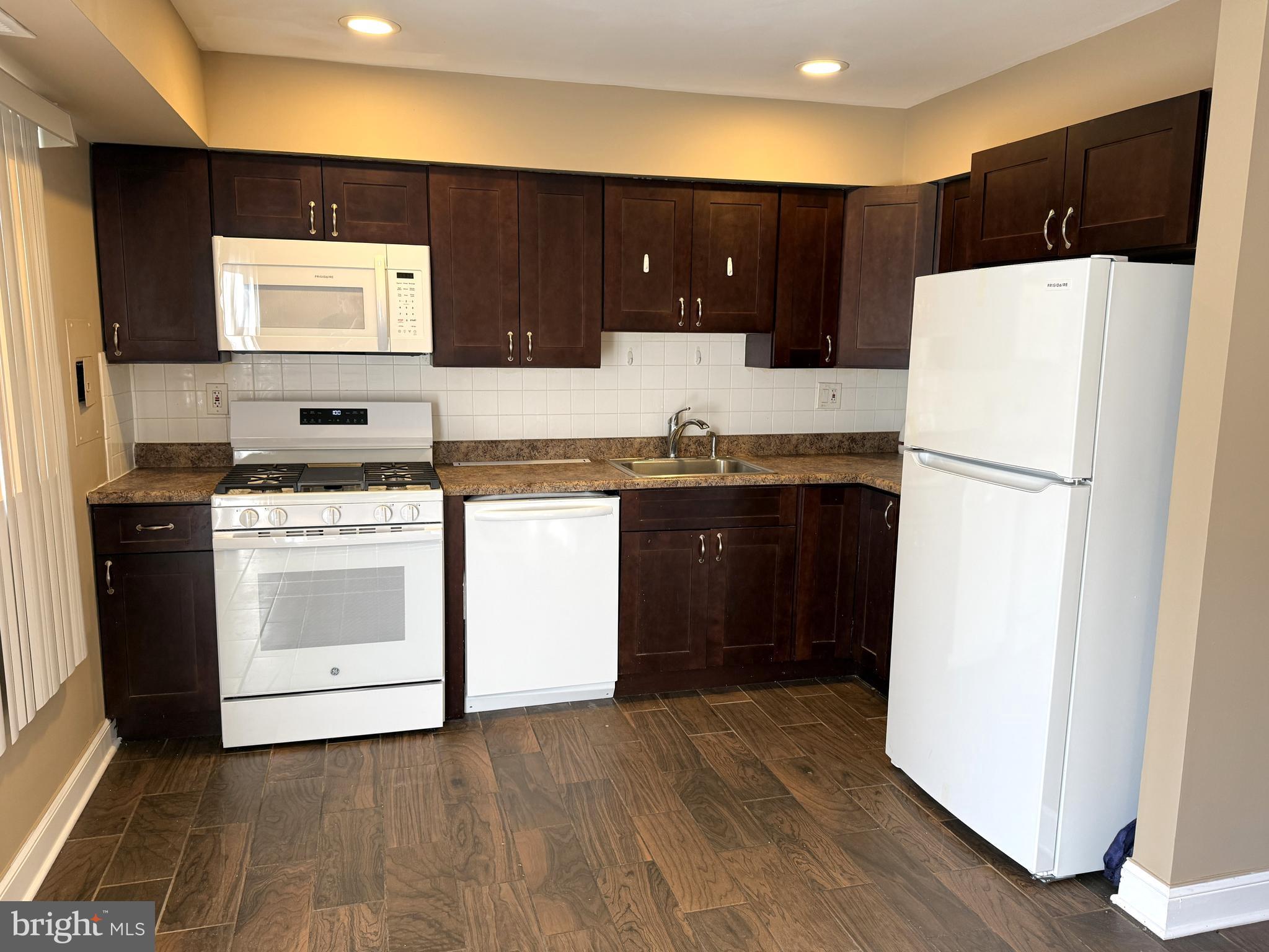 131 CHELSEA CIRCLE B141