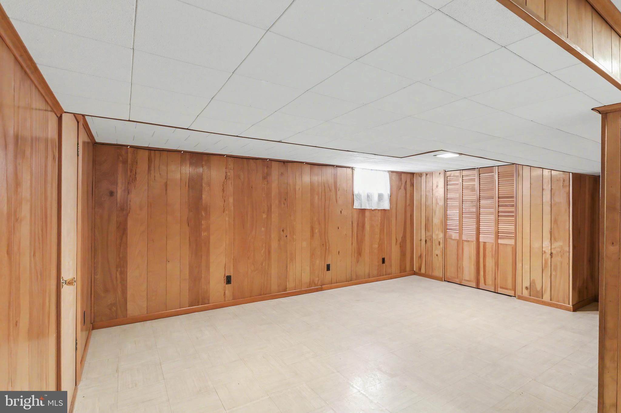 RIVERVIEW - Residential Lease