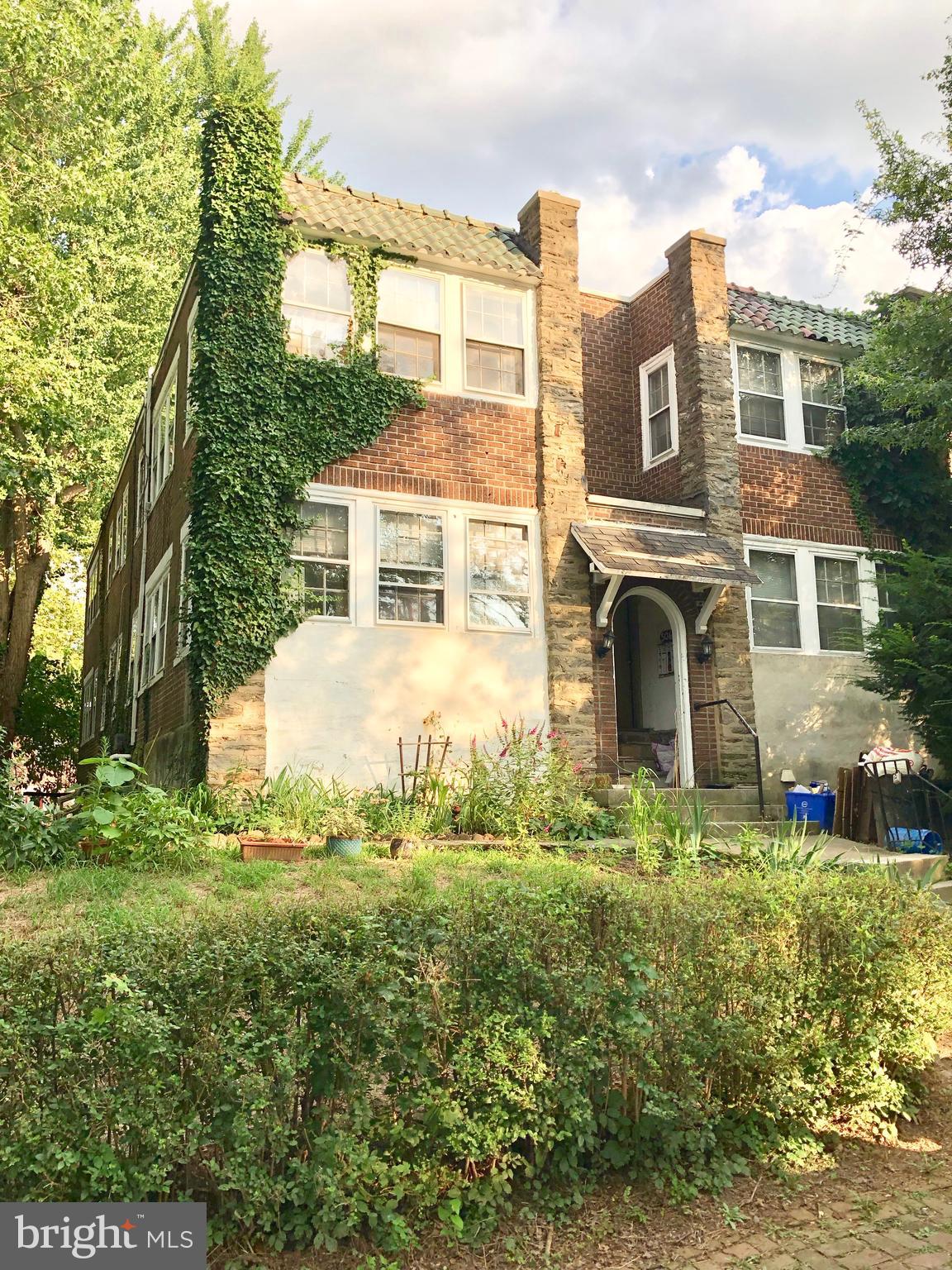 Natural light-filled spacious one bedroom apartment in prime location close to Drexel College of Medicine. Central air. In unit laundry (washer/dryer combo machine). Hardwood floors. Large bedroom and living room. Available early April. Cats okay. Reach out for the video tour, applications and showings. Good credit over 650 is required. First, last and one month security due at lease signing.