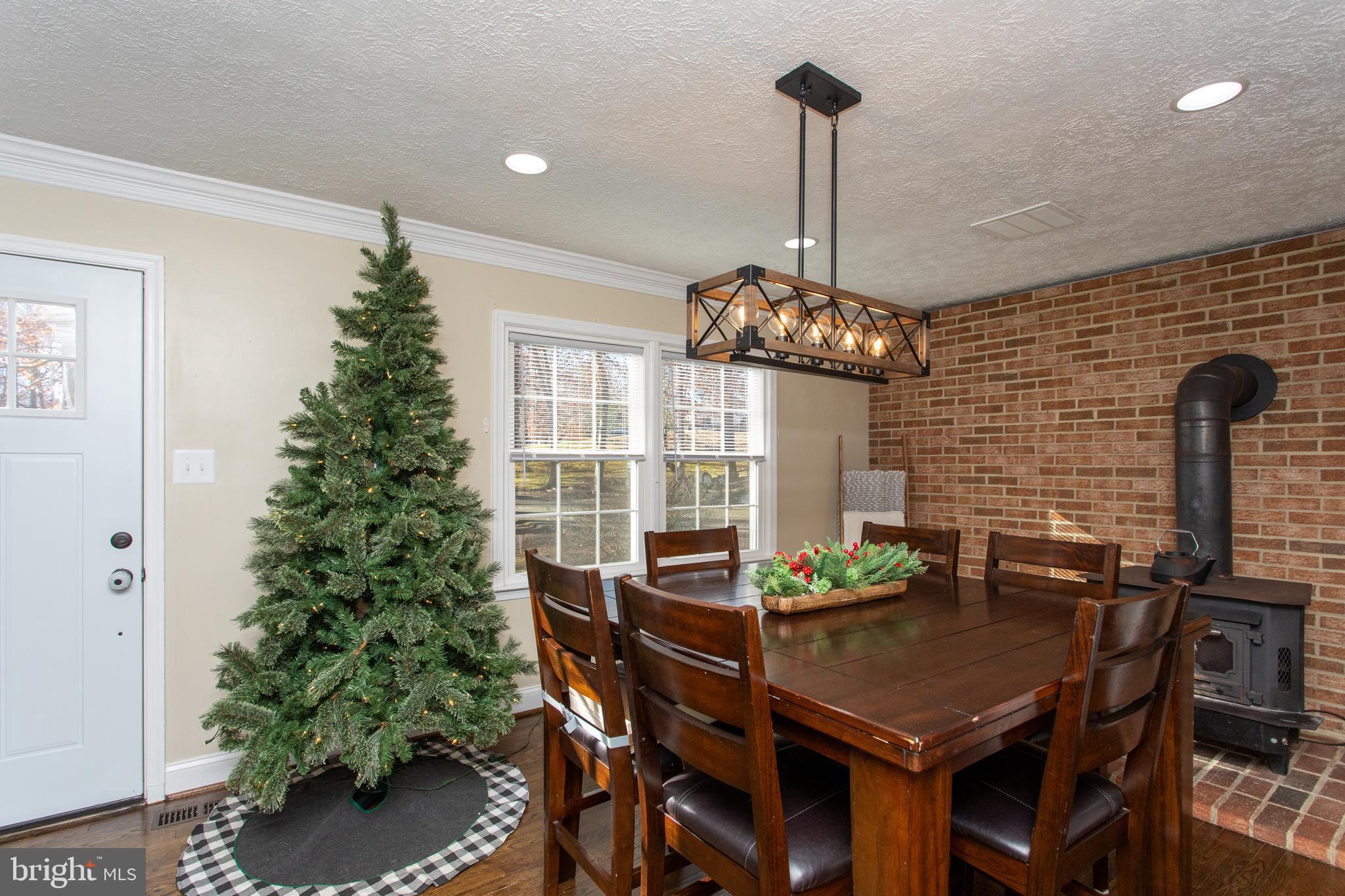 COUNTRY LAKES - Residential