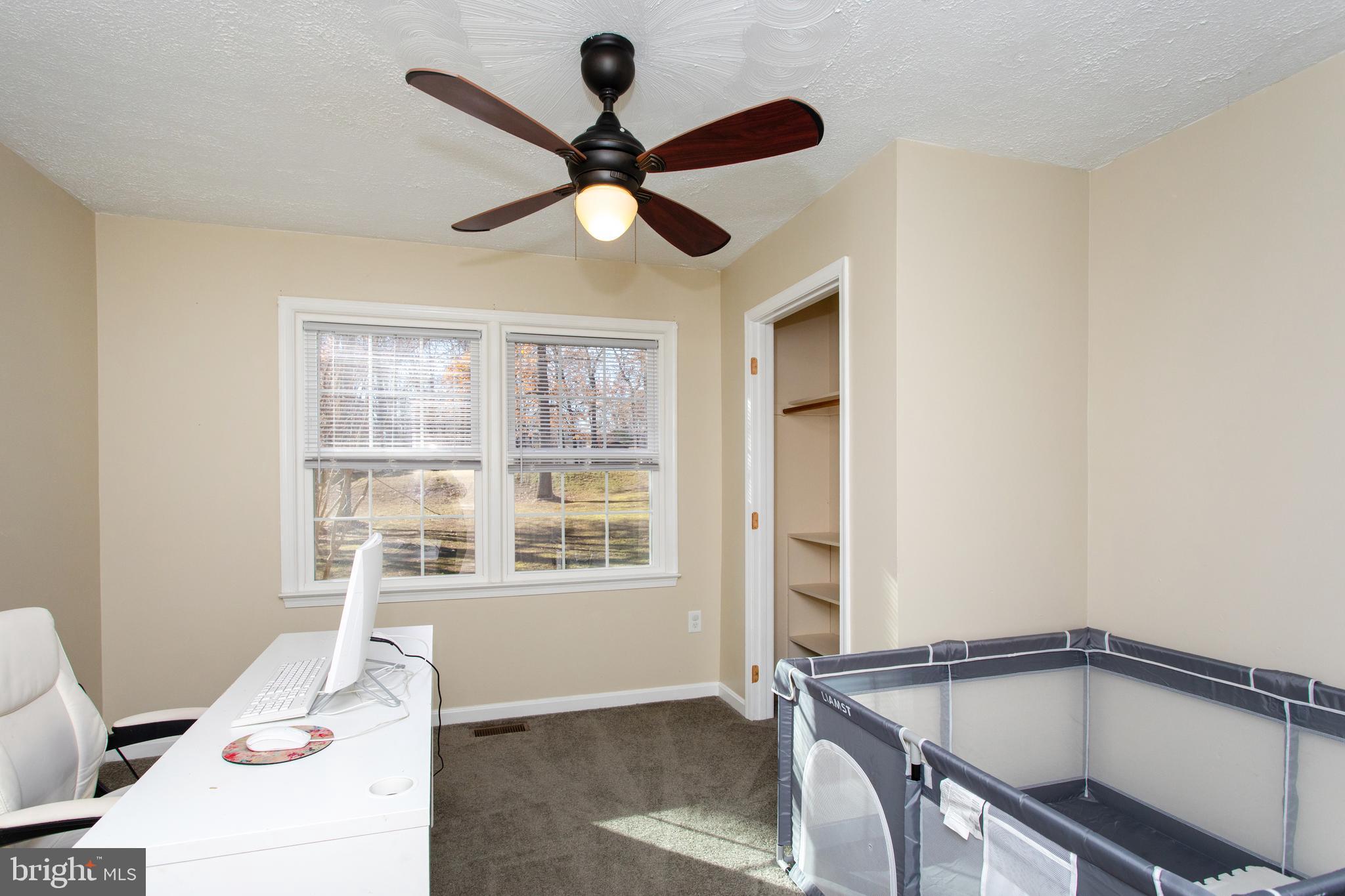 COUNTRY LAKES - Residential