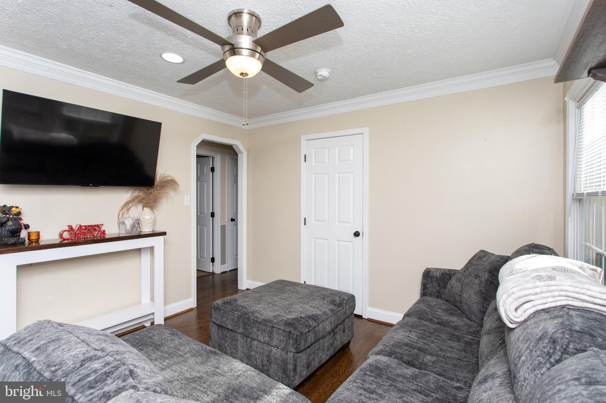 COUNTRY LAKES - Residential