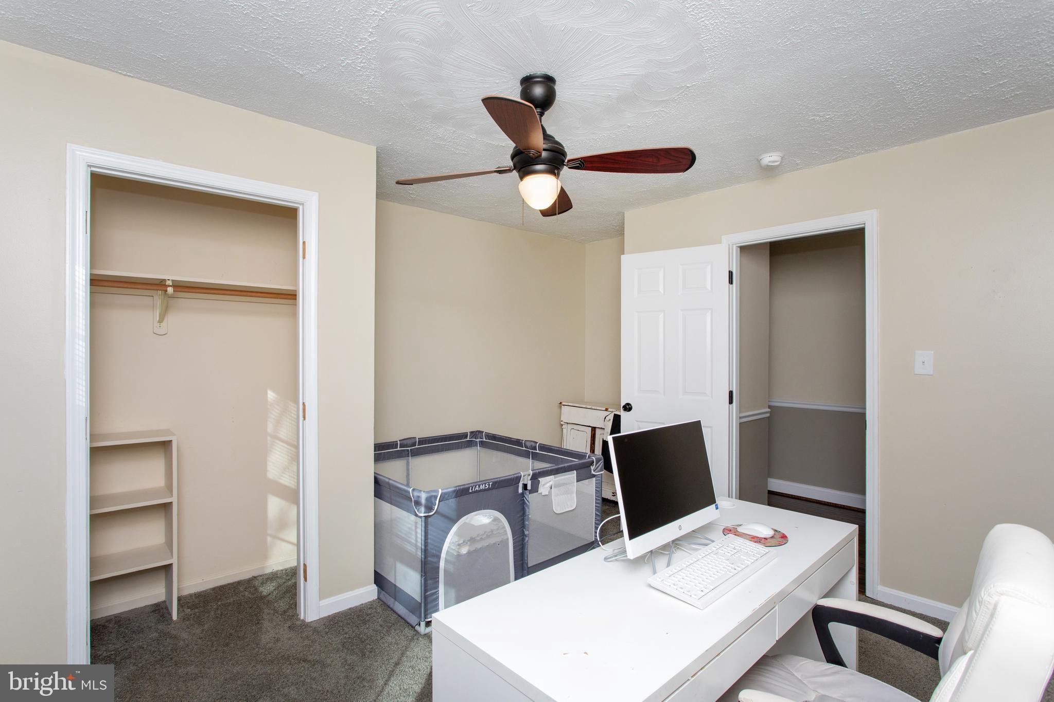 COUNTRY LAKES - Residential