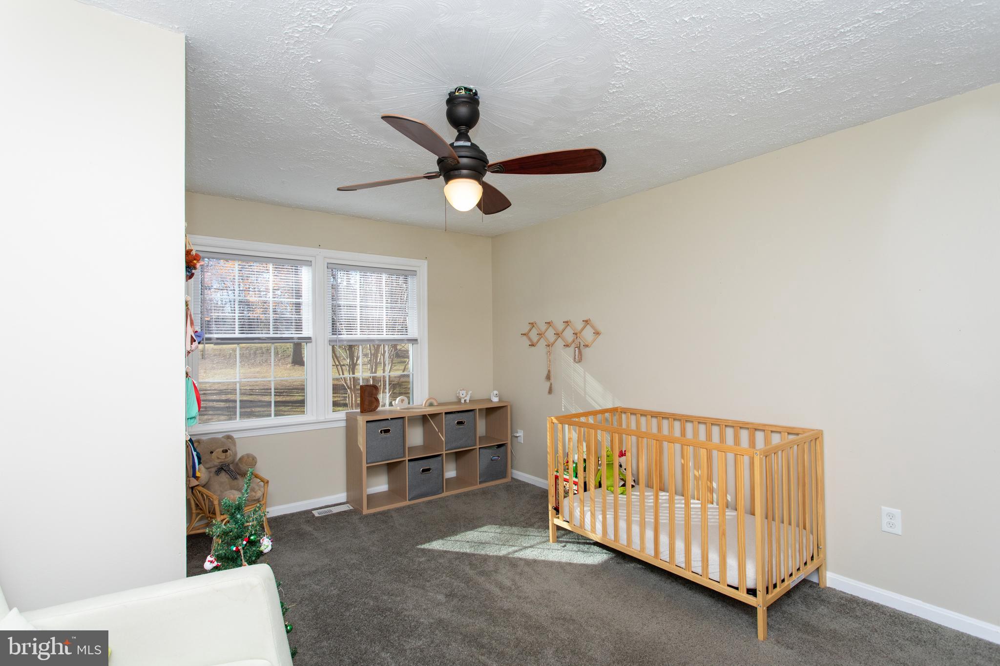 COUNTRY LAKES - Residential