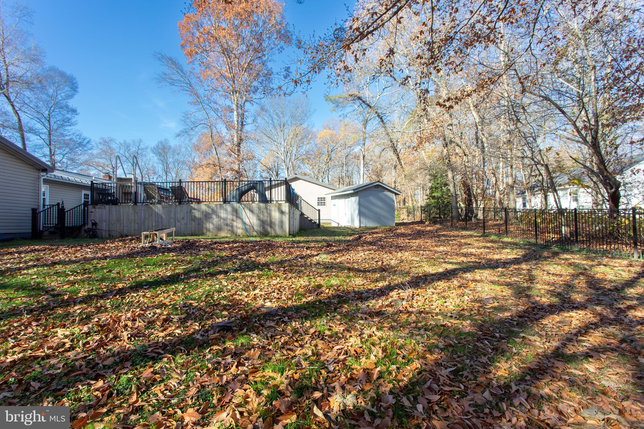 COUNTRY LAKES - Residential