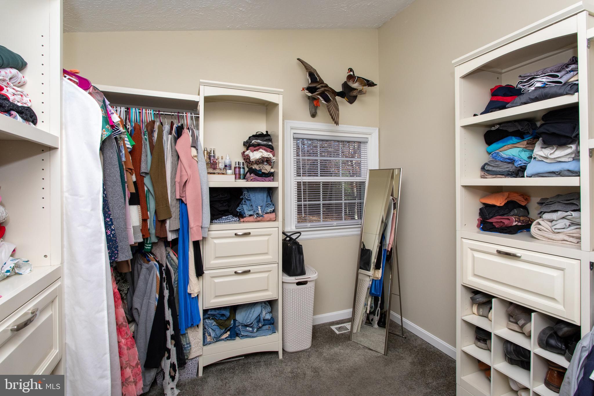 COUNTRY LAKES - Residential