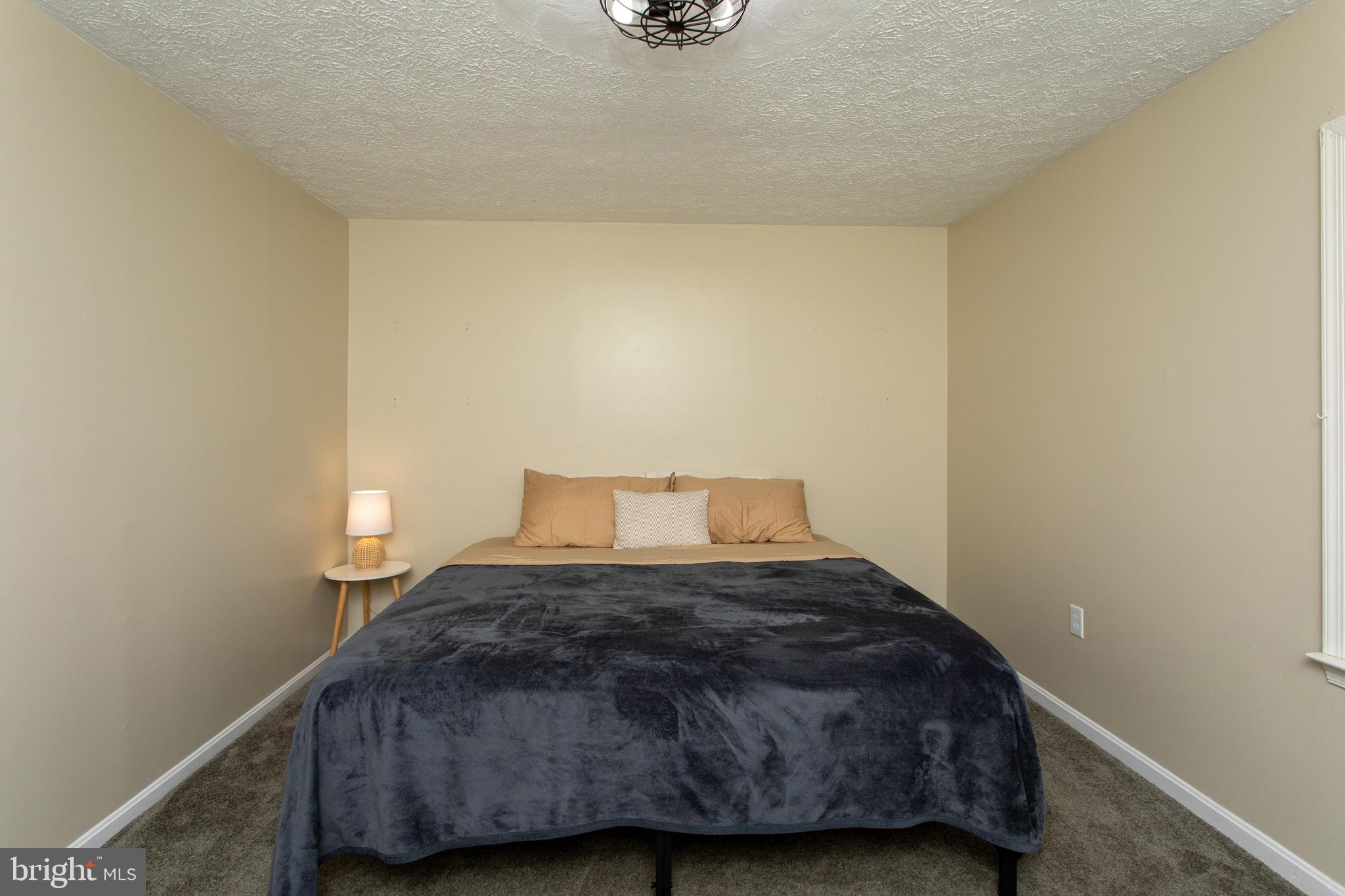 COUNTRY LAKES - Residential