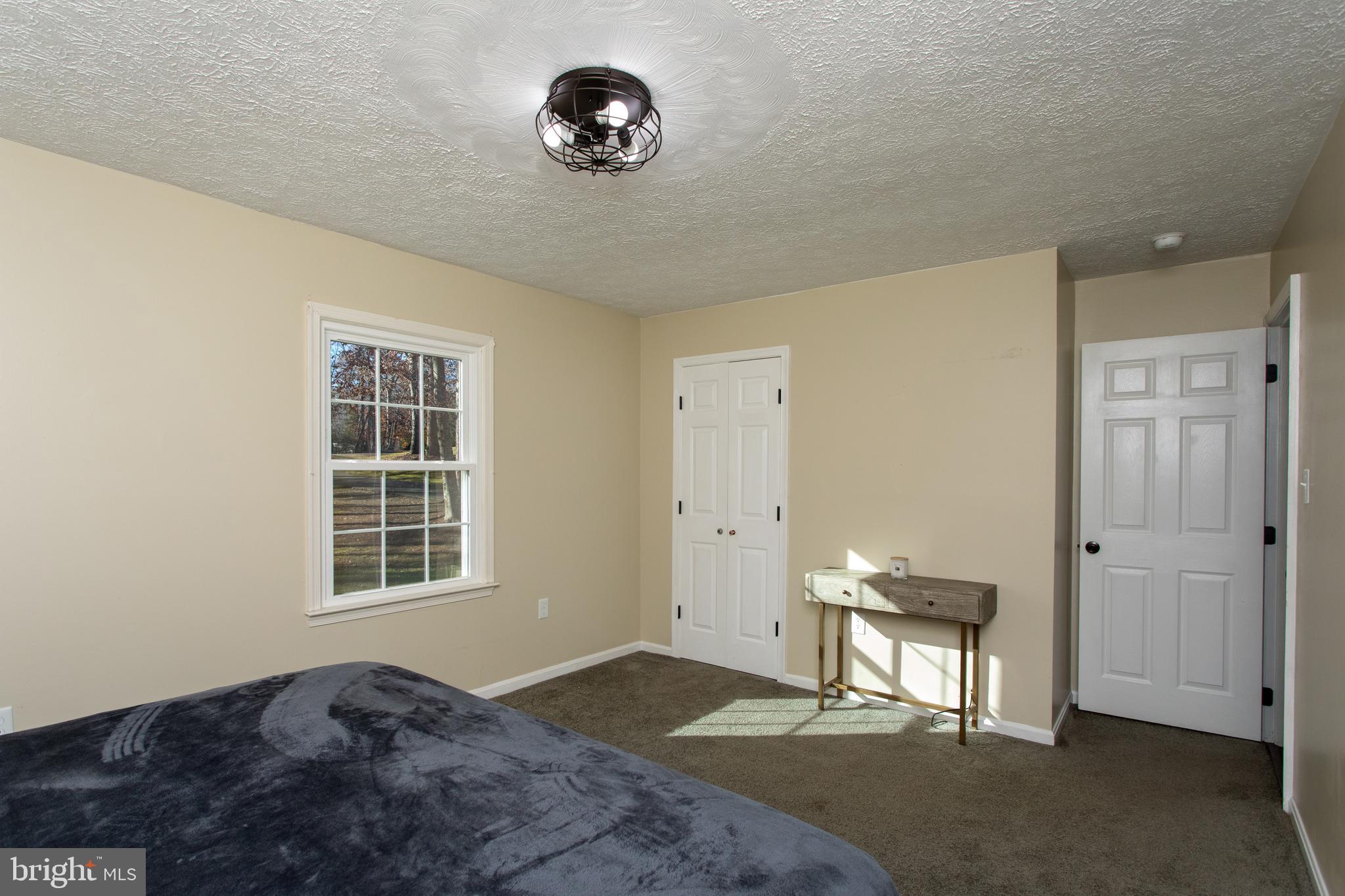 COUNTRY LAKES - Residential