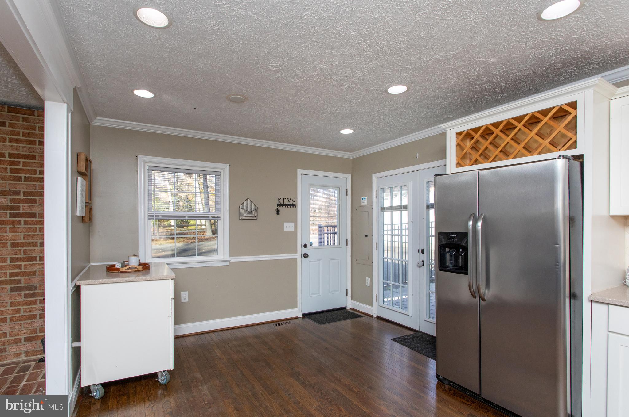 COUNTRY LAKES - Residential