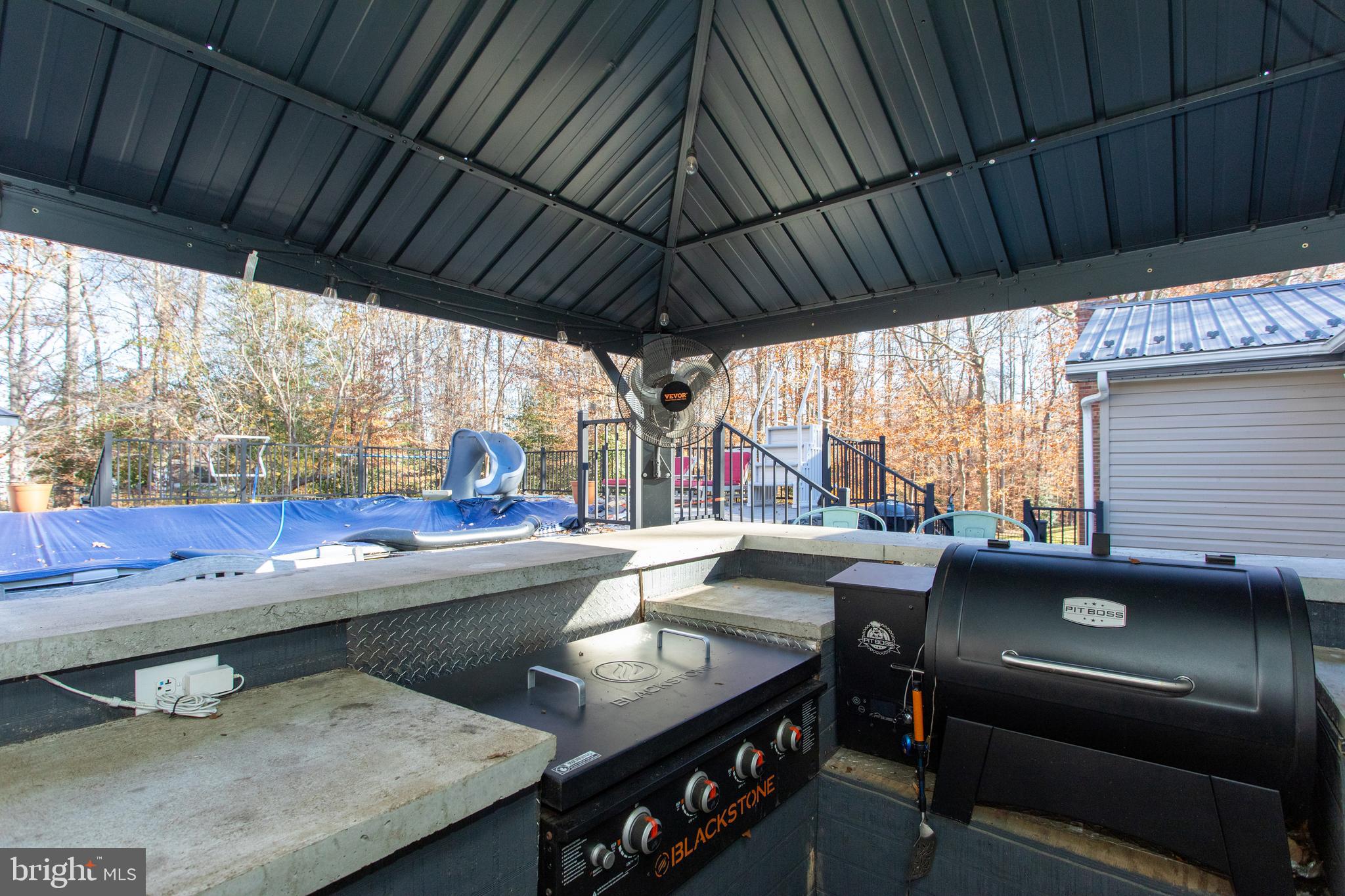 COUNTRY LAKES - Residential