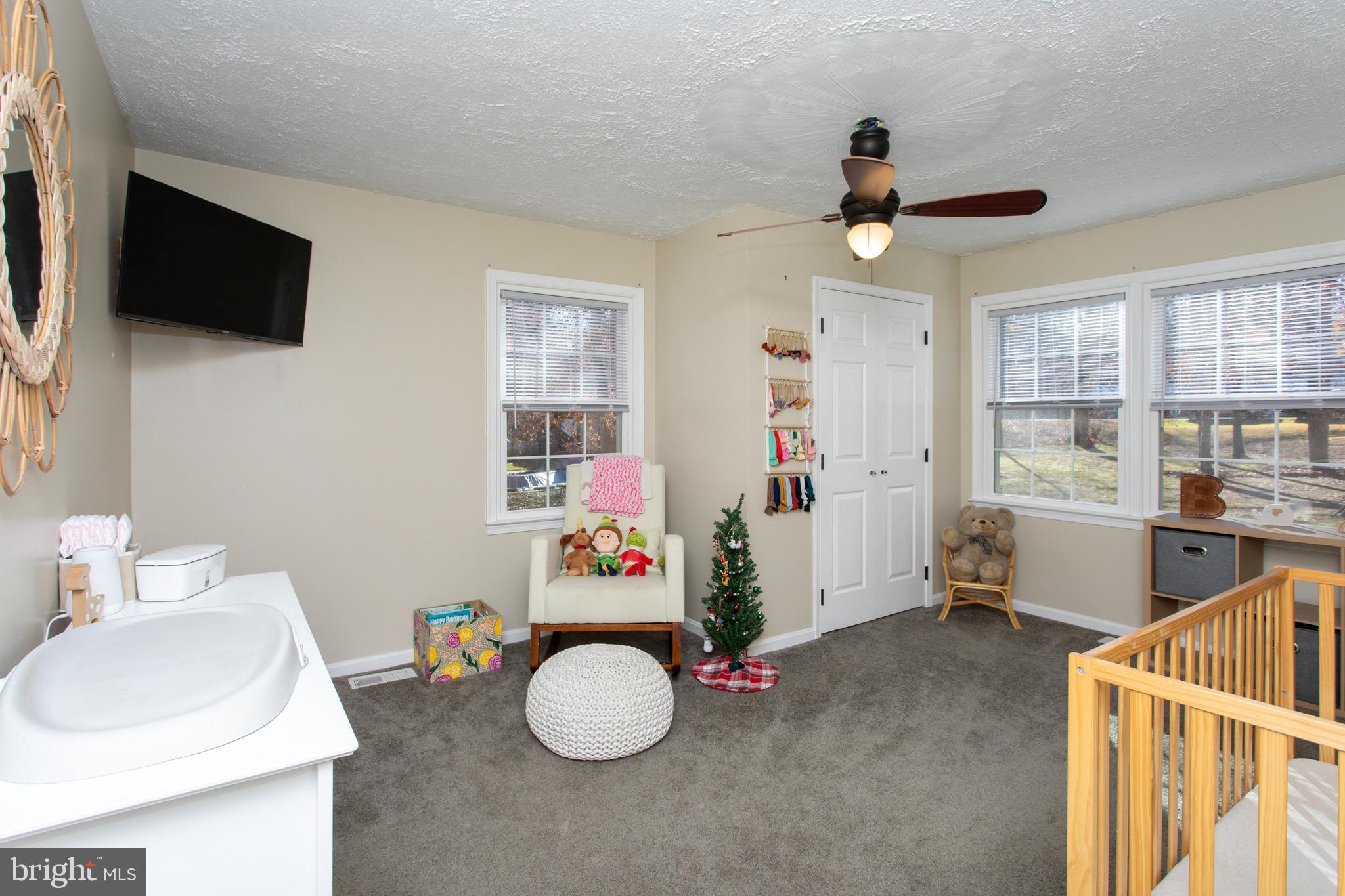 COUNTRY LAKES - Residential