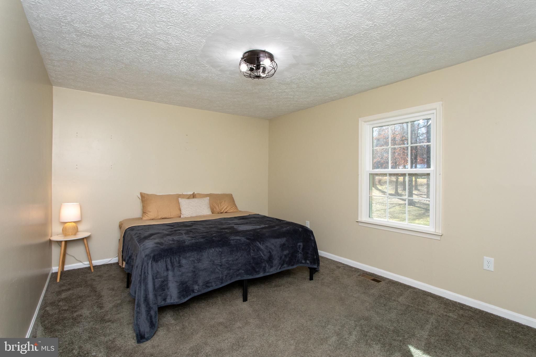 COUNTRY LAKES - Residential