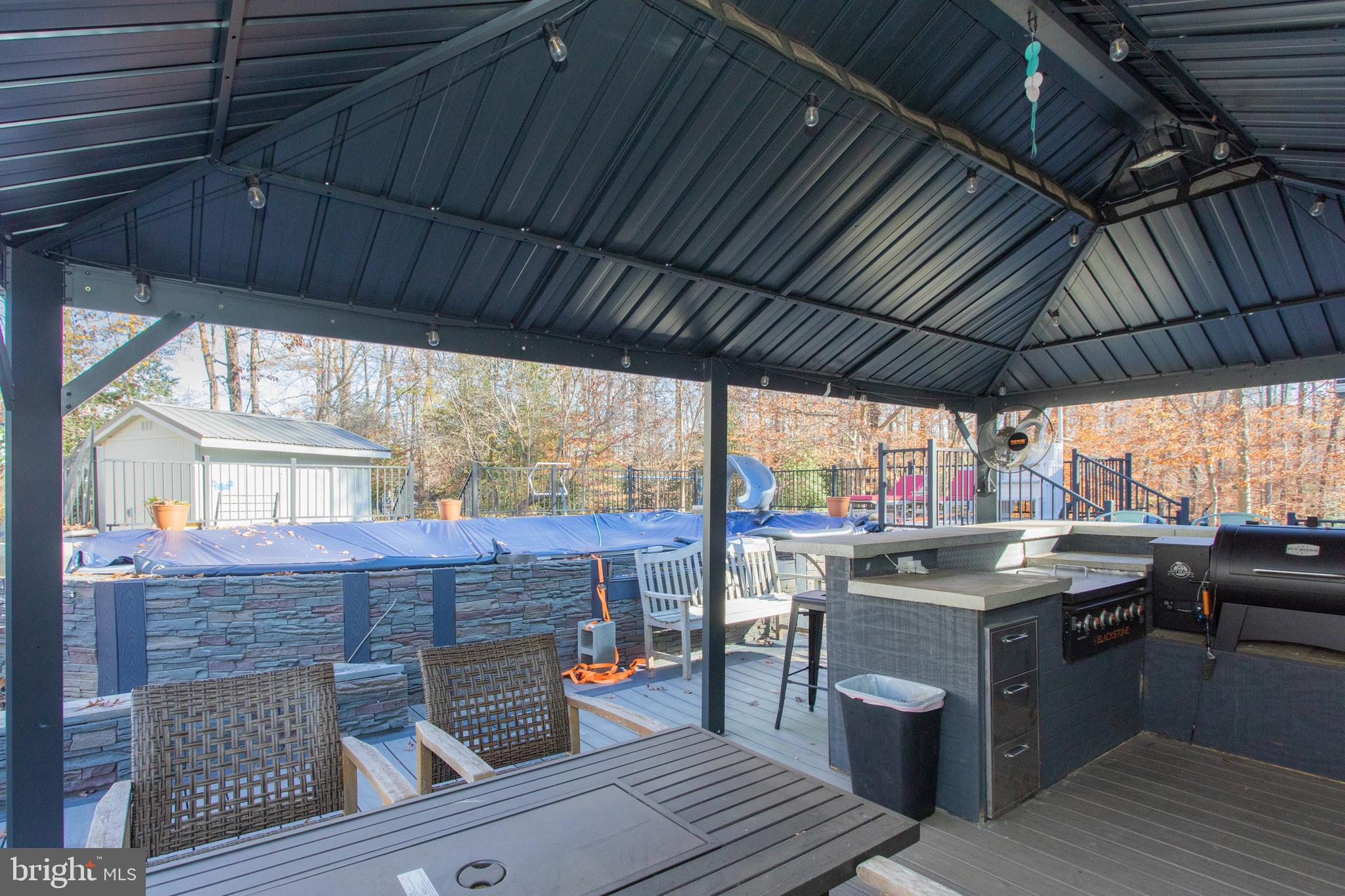 COUNTRY LAKES - Residential