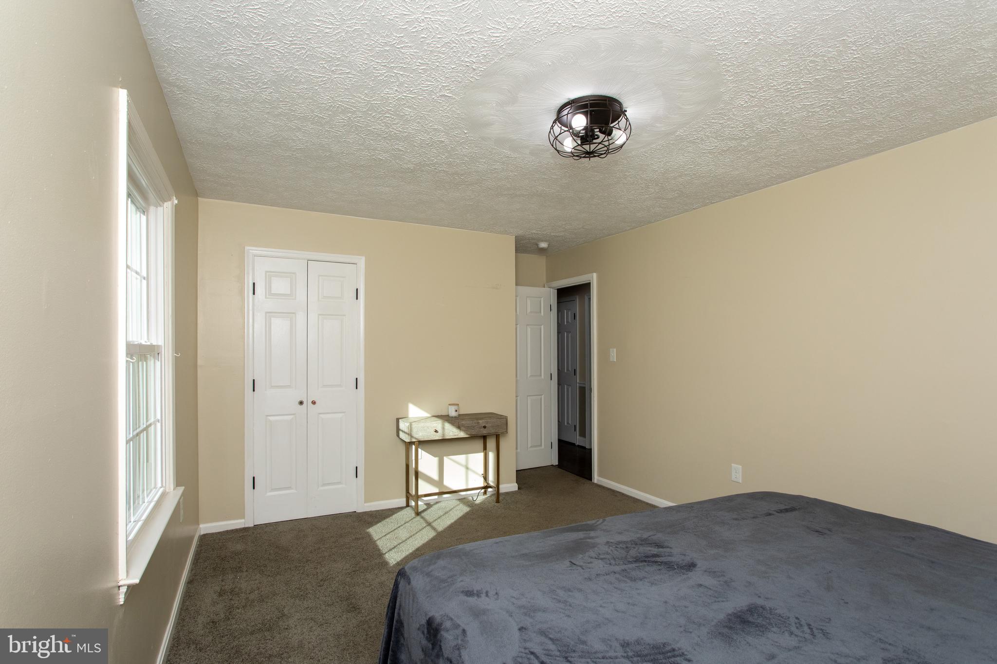 COUNTRY LAKES - Residential