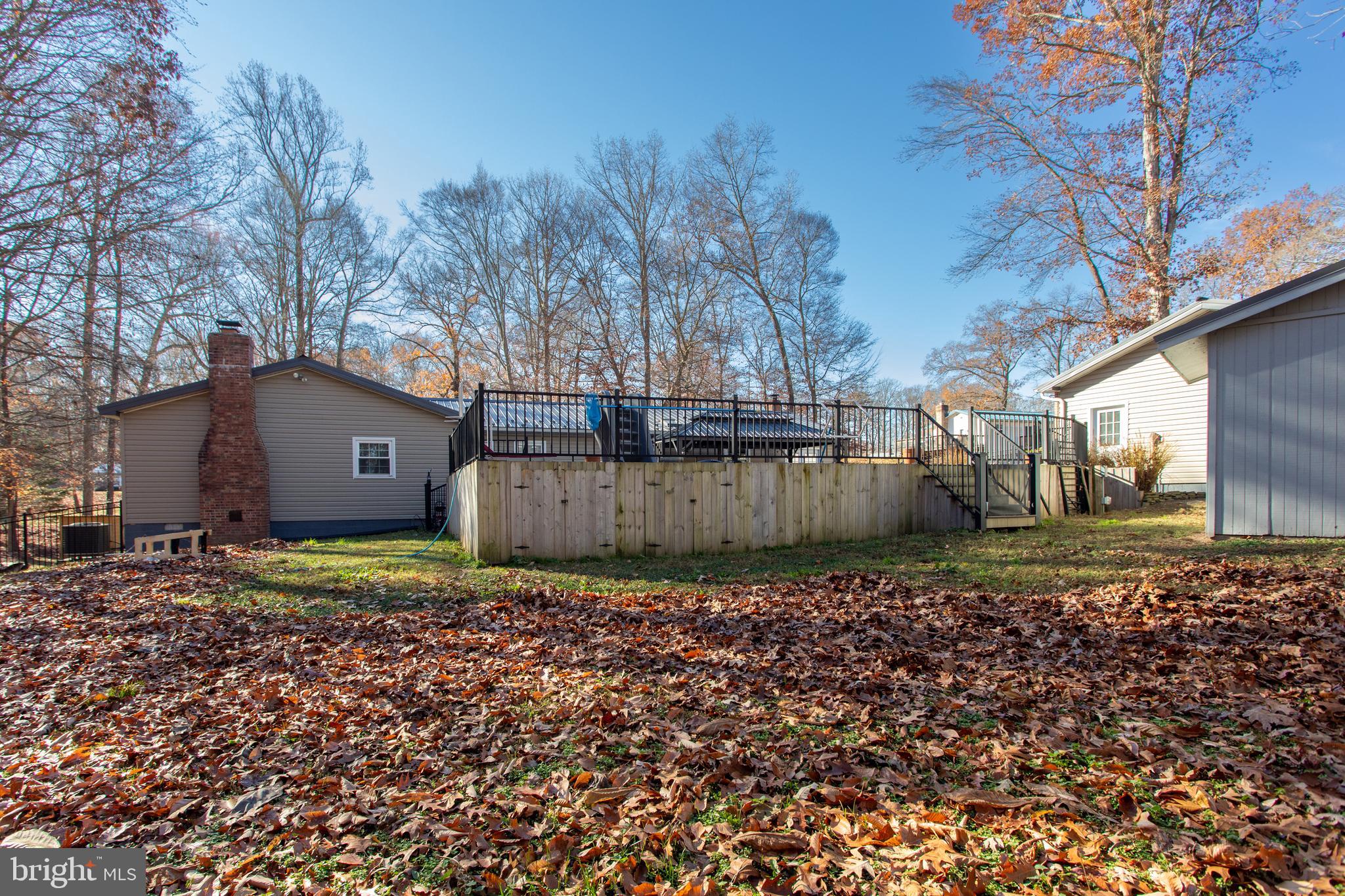 COUNTRY LAKES - Residential