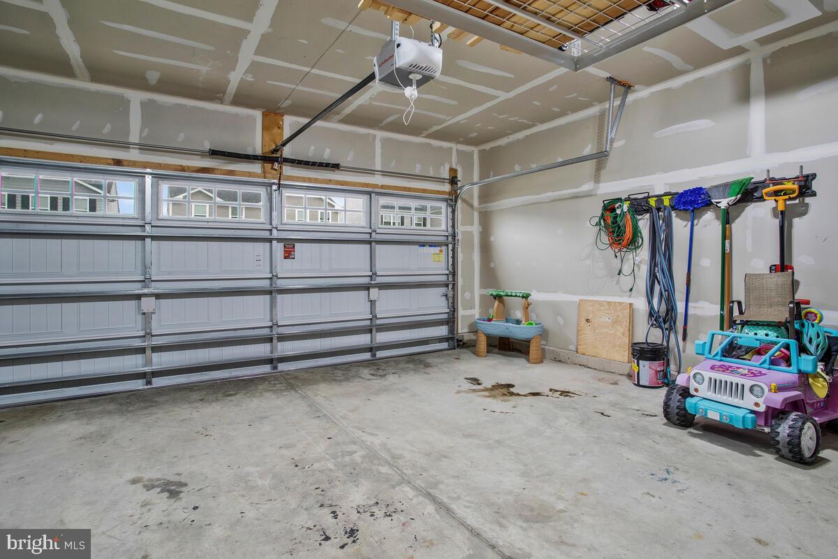 MEADE'S CROSSING - Residential