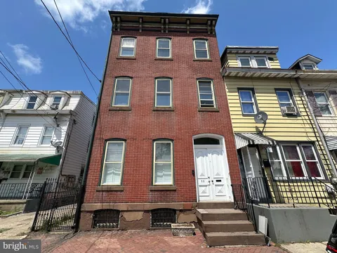 52 Bayard Street APT 1, Trenton, NJ MLS: NJME2057030